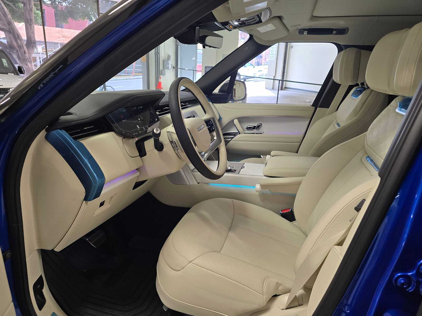 2025 Land Rover Range Rover SV - Photo 22