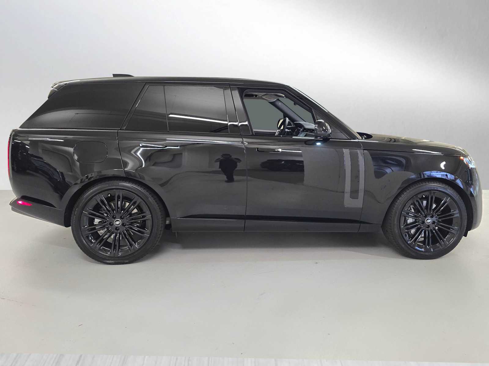 2025 Land Rover Range Rover SE photo 2