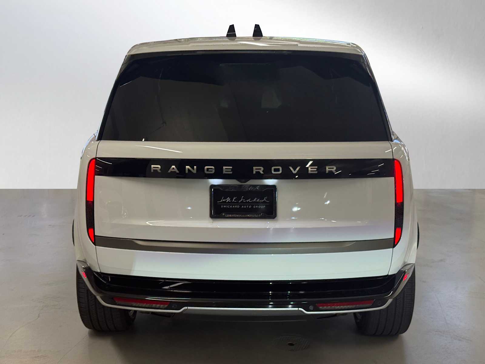 2025 Land Rover Range Rover SE photo 4