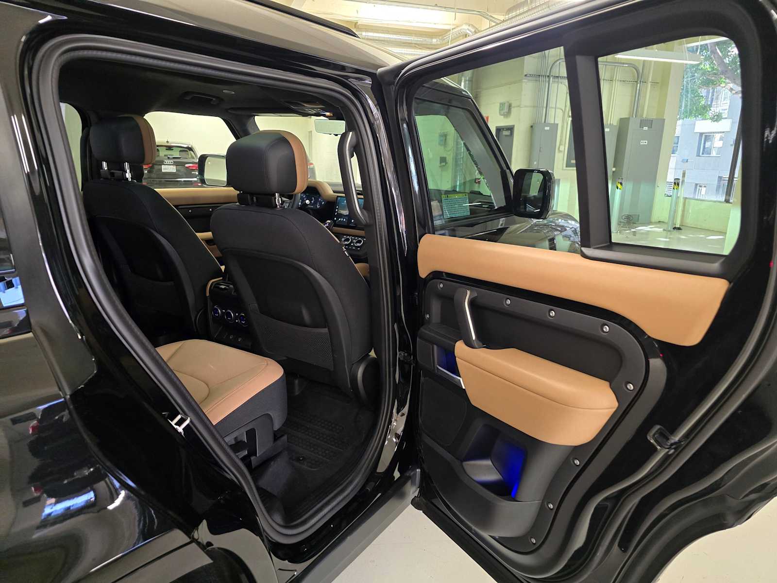 2025 Land Rover Defender X - Photo 14