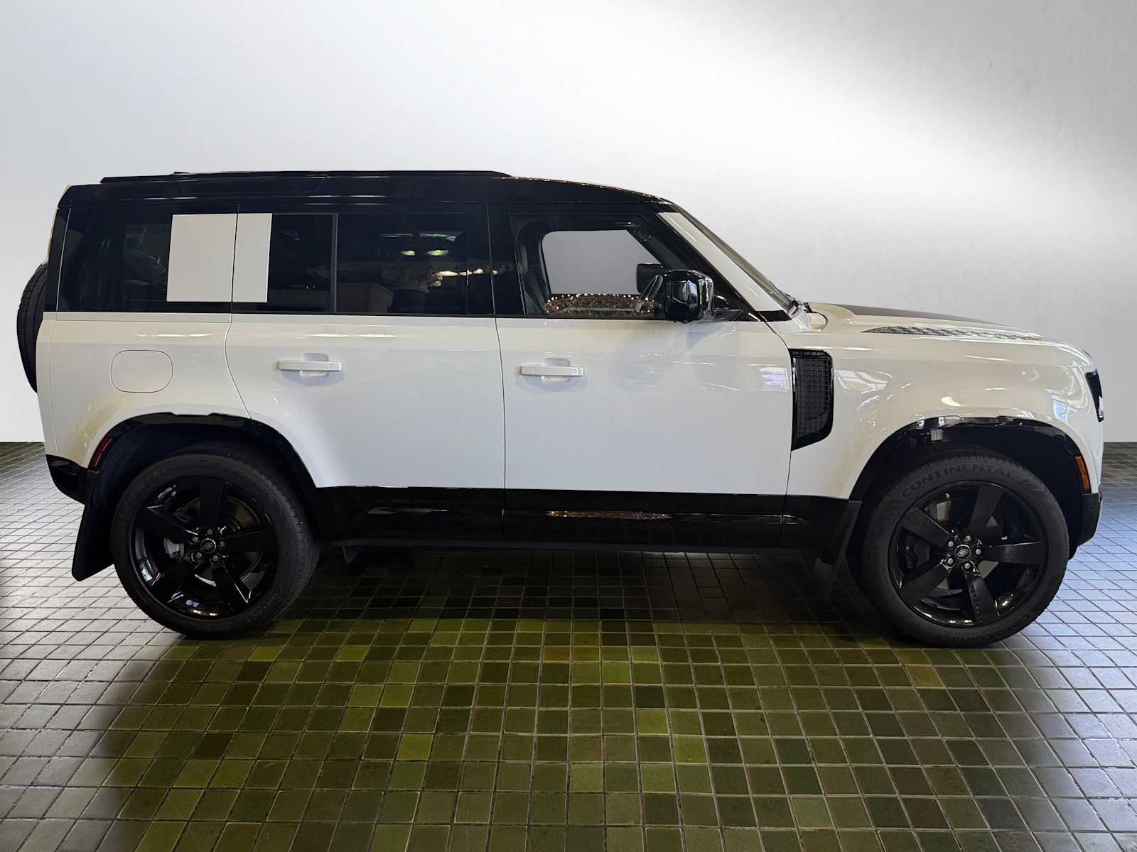 Image 6 of 2025 Land Rover Defender 110 X-Dynamic SE SUV