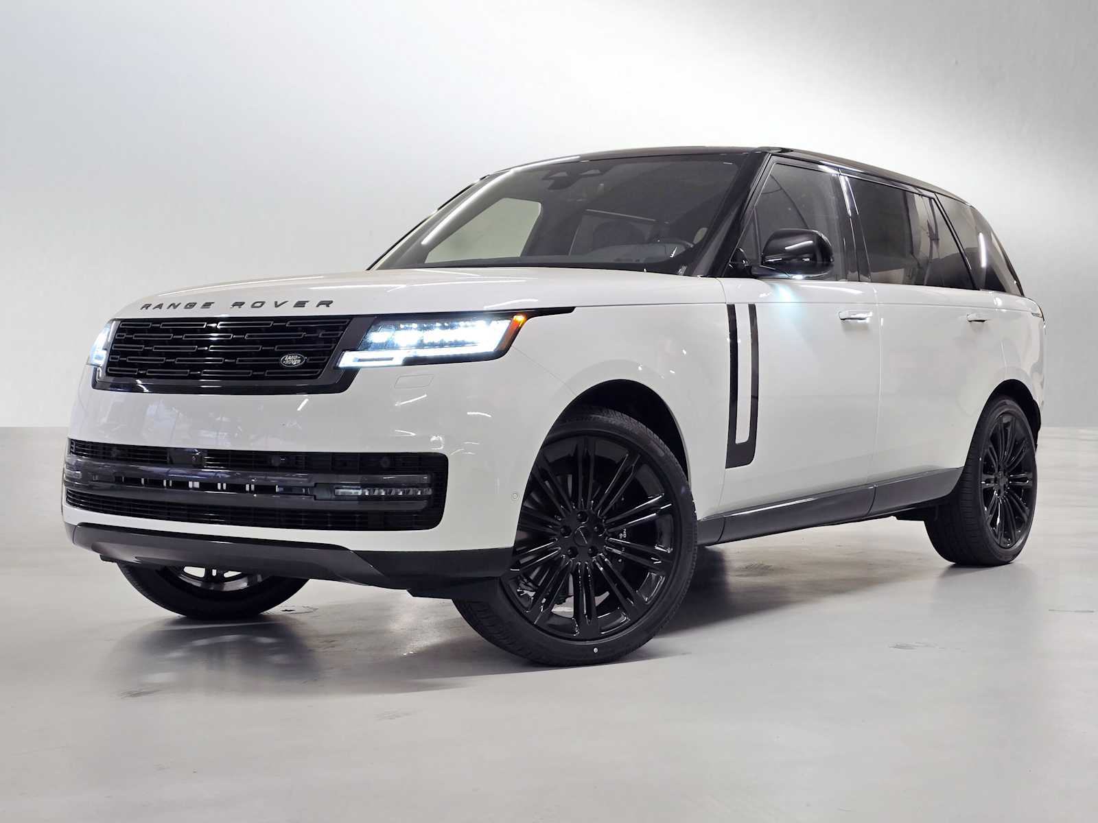 2026 Land Rover Range Rover 3.0 SE LWB 7's photo