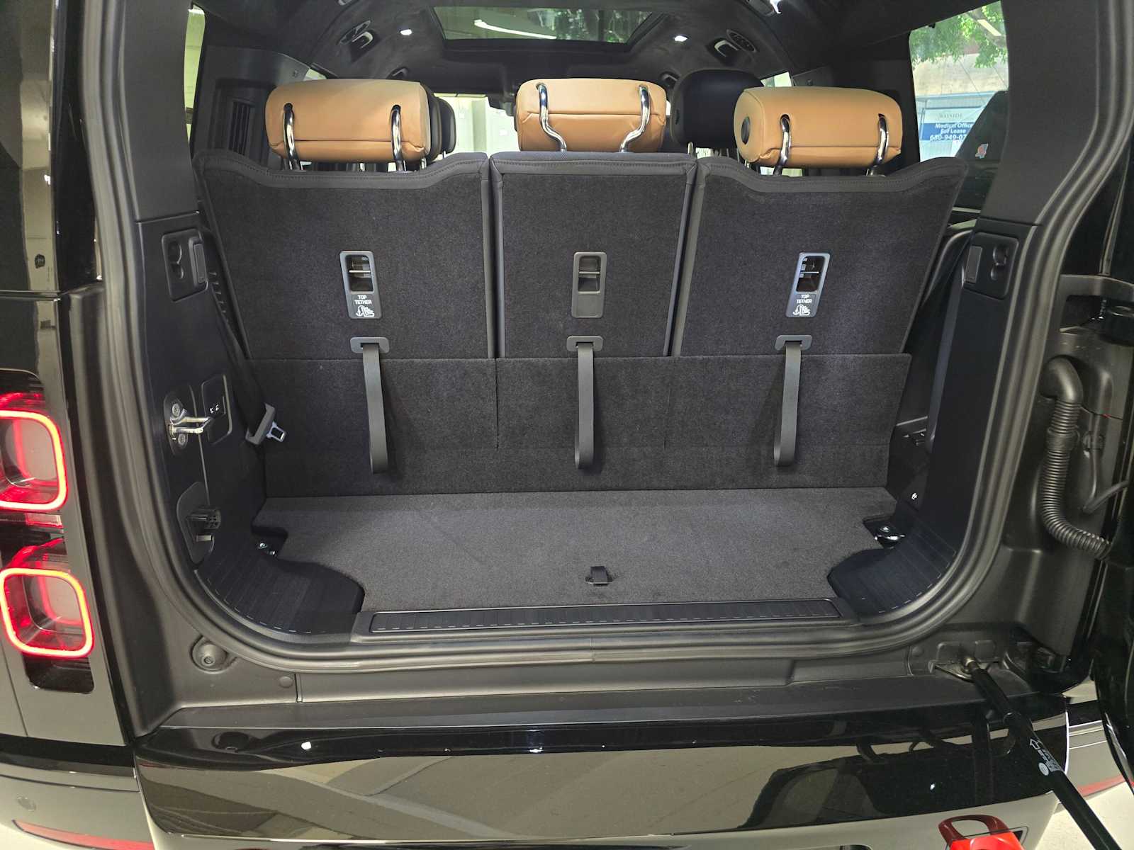 2025 Land Rover Defender X - Photo 16