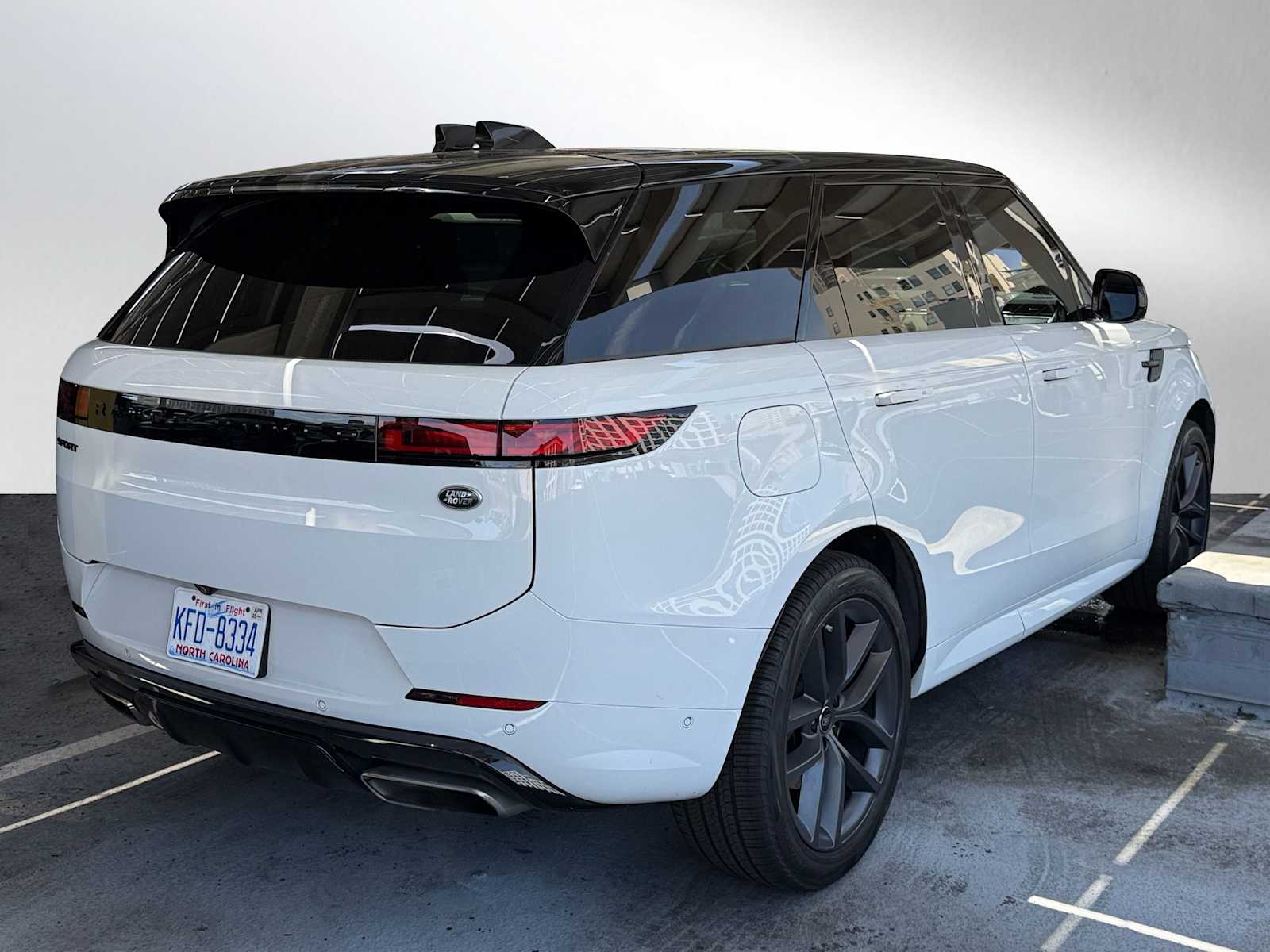 Image 4 of 2023 Land Rover Range Sport SE Dynamic SUV