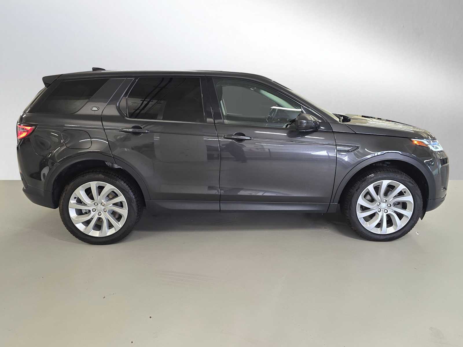 2023 Land Rover Discovery Sport SE photo 2