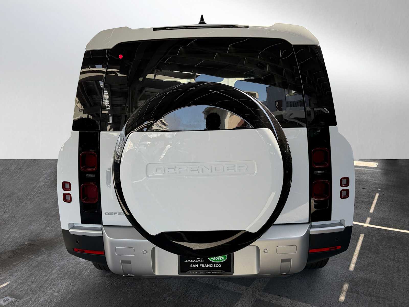 2025 Land Rover Defender 130 S photo 4