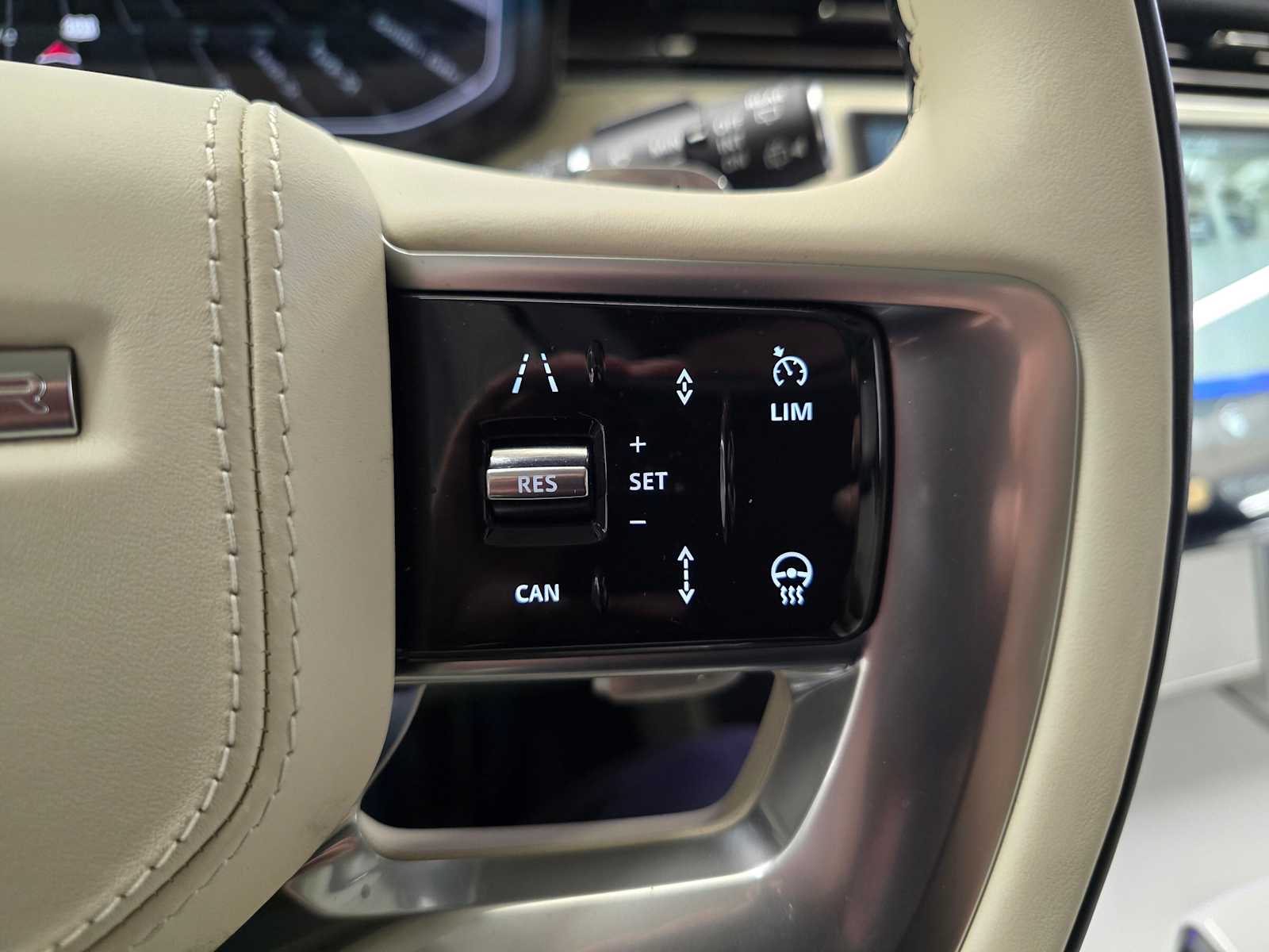2025 Land Rover Range Rover SV - Photo 33
