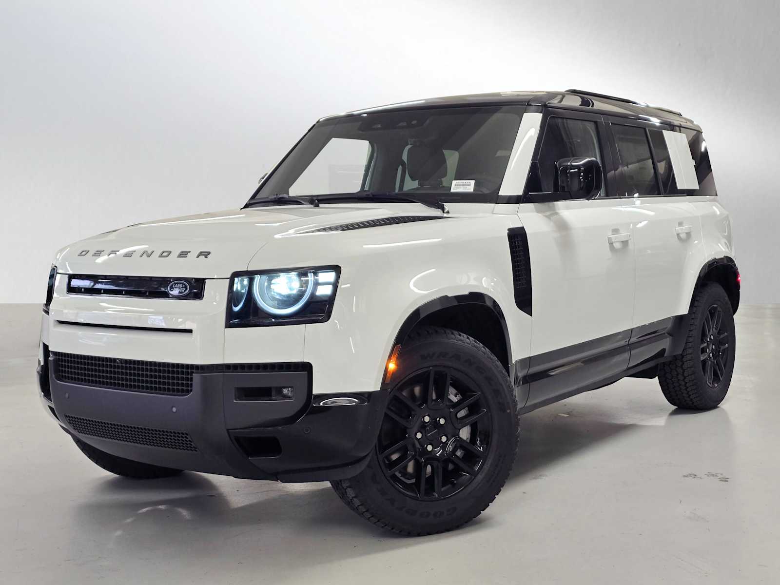 2026 Land Rover Defender 110 X-Dynamic SE P400's photo