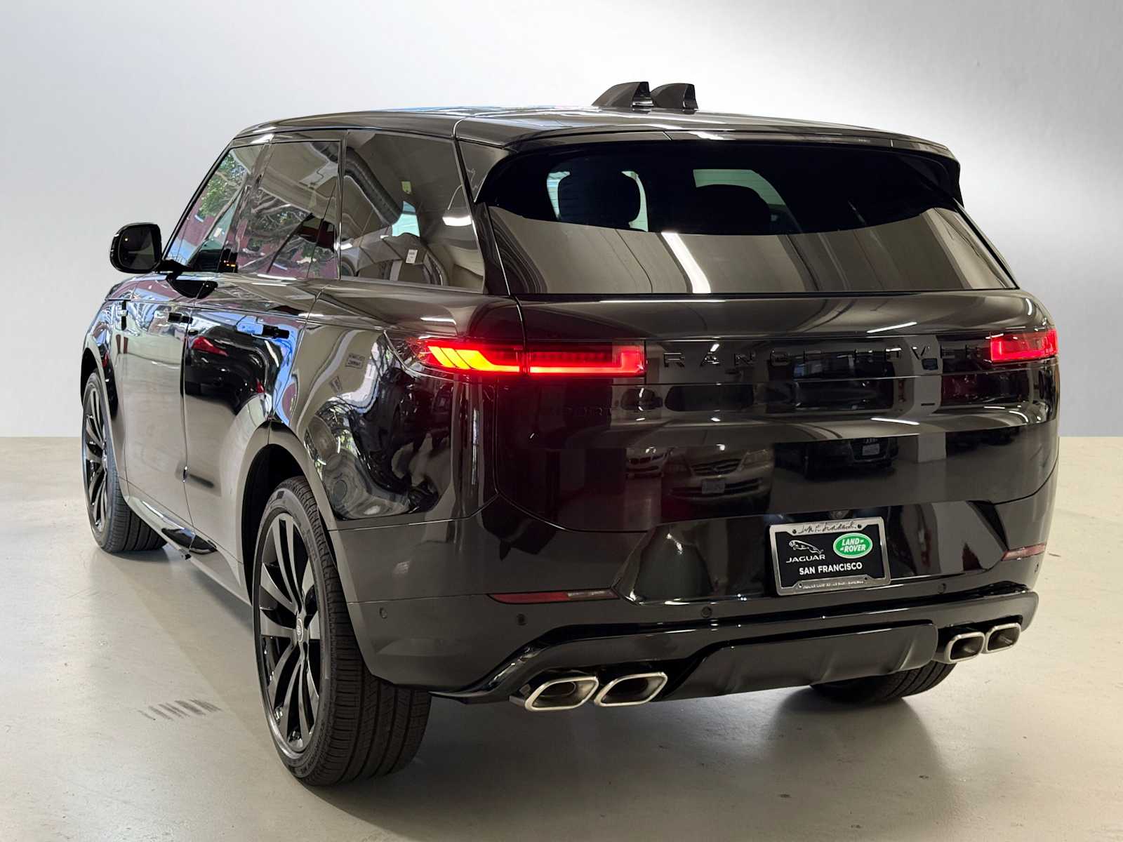 2025 Land Rover Range Rover Sport SE photo 3