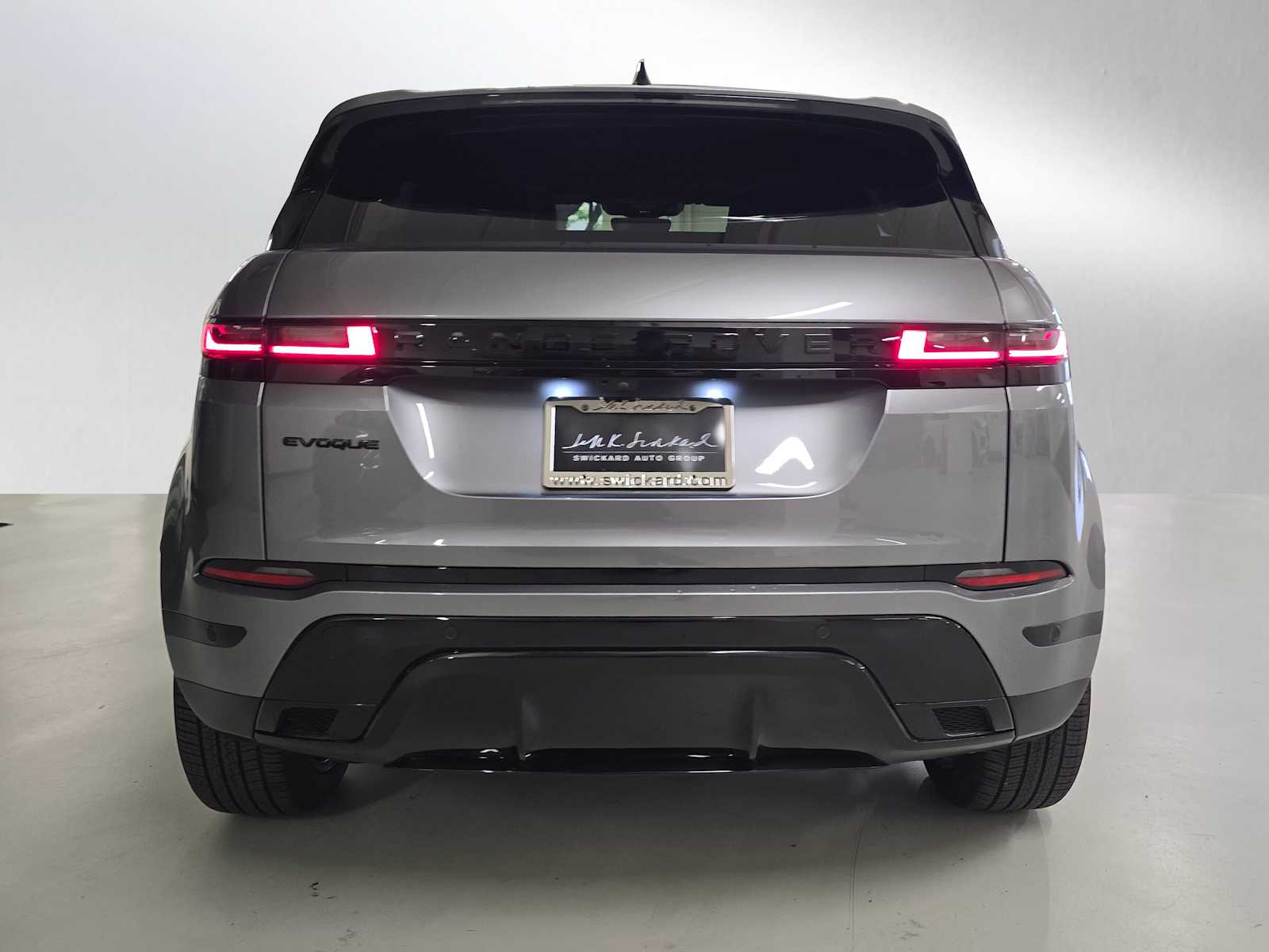 2024 Land Rover Range Rover Evoque Dynamic SE photo 2