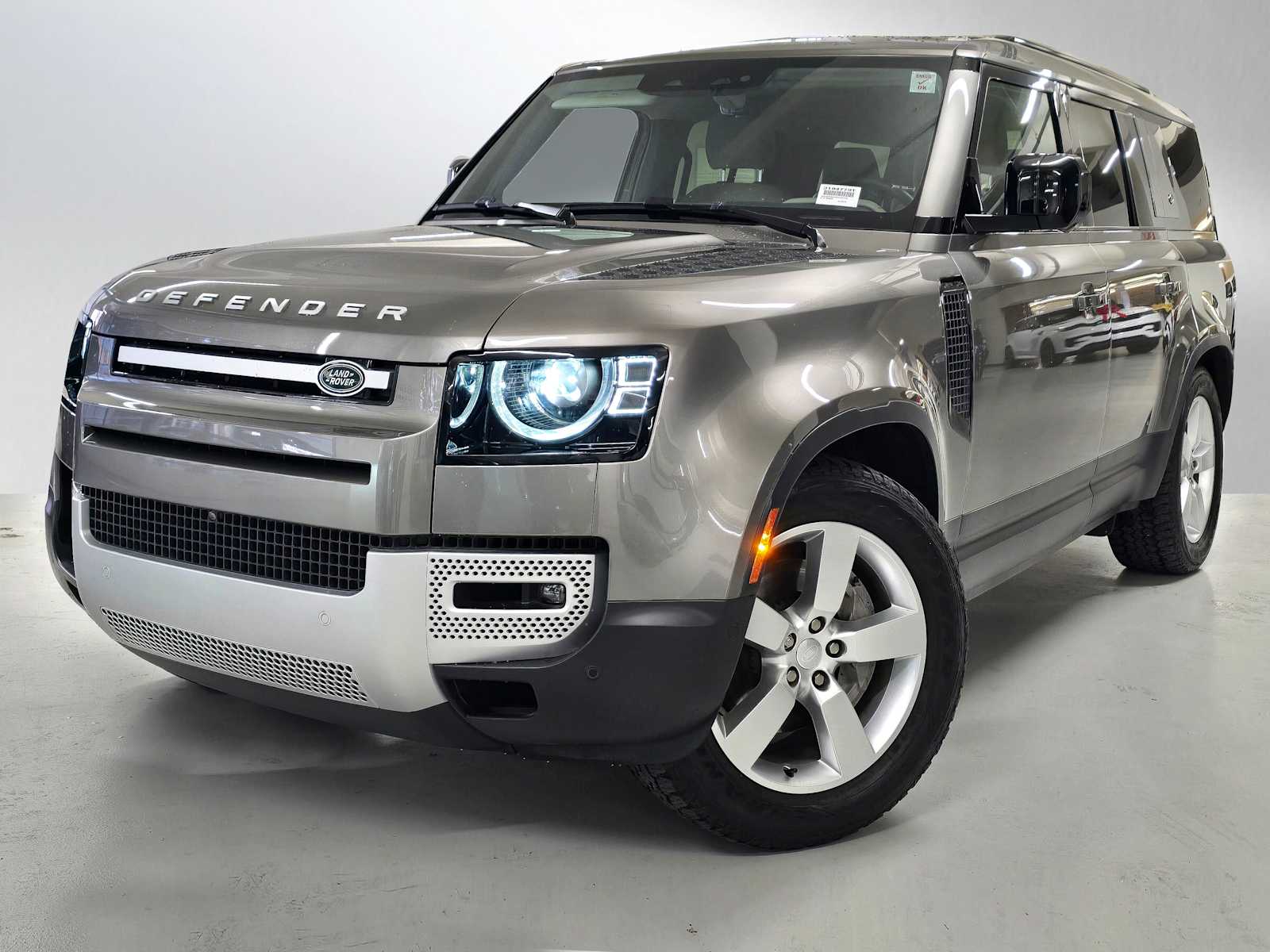 2023 Land Rover Defender SE