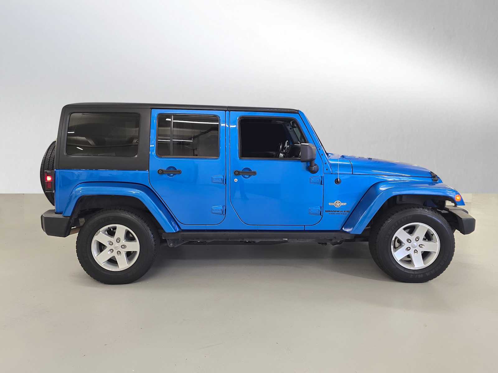2014 Jeep Wrangler Unlimited Sport photo 2