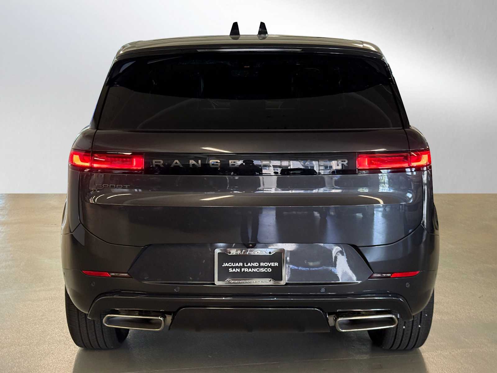 2025 Land Rover Range Rover Sport SE photo 4