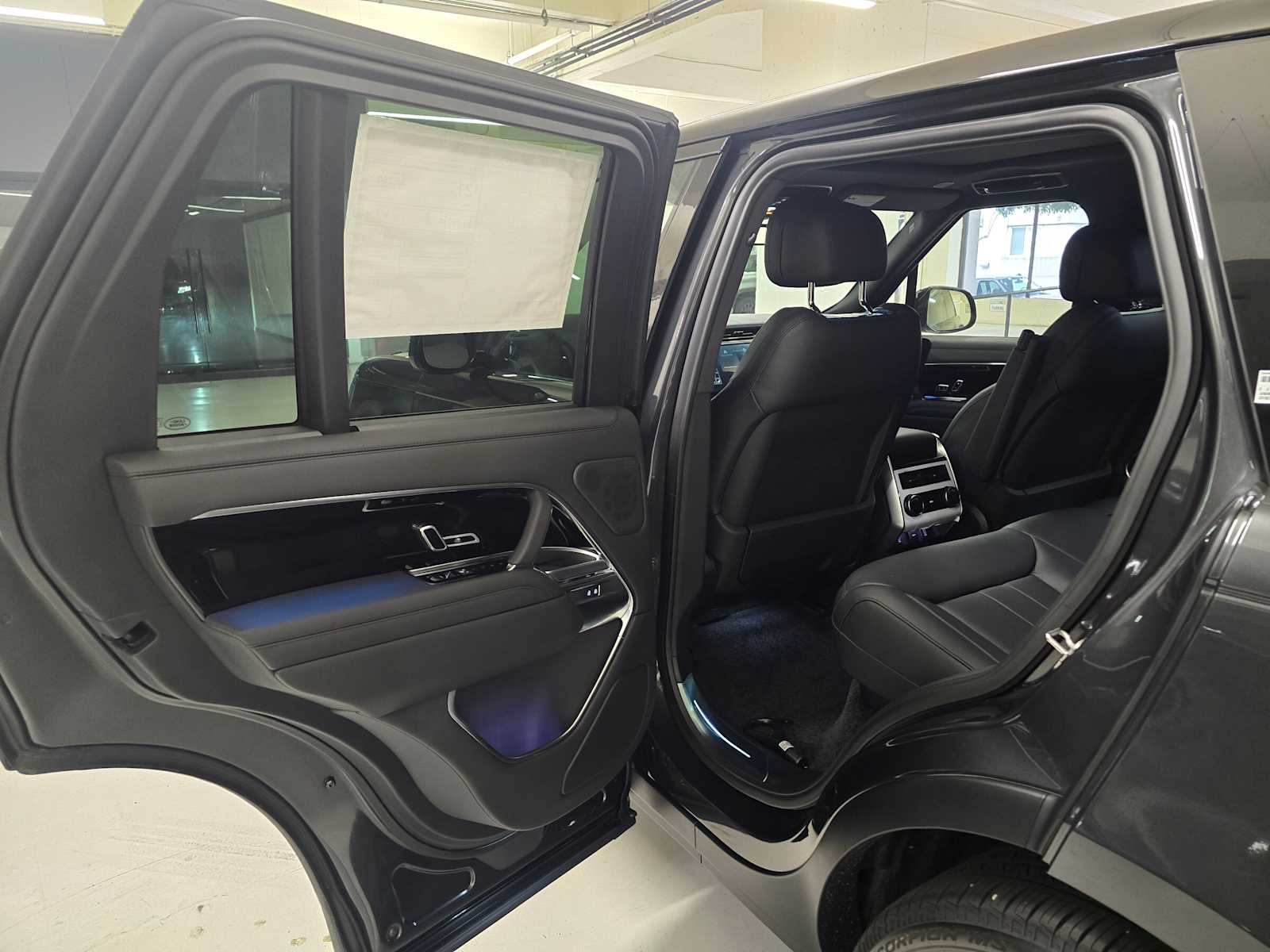 2026 Land Rover Range Rover SE - Photo 17