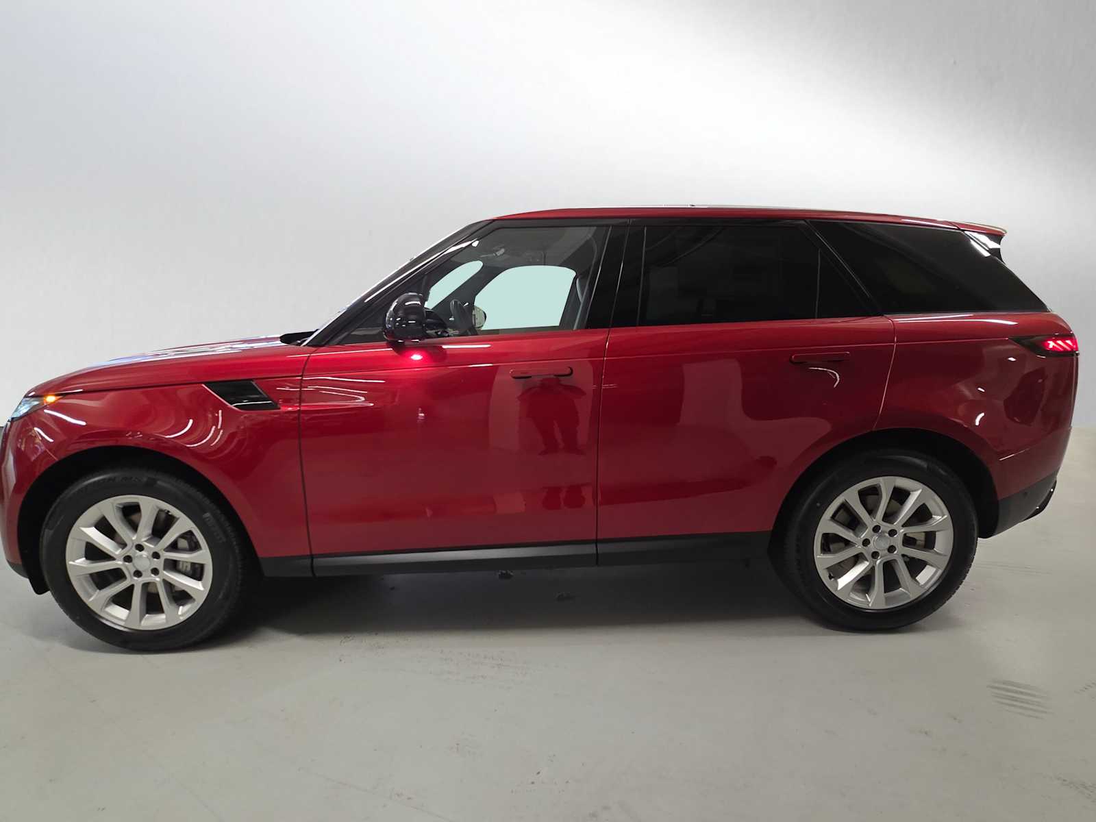 2025 Land Rover Range Rover Sport SE photo 2