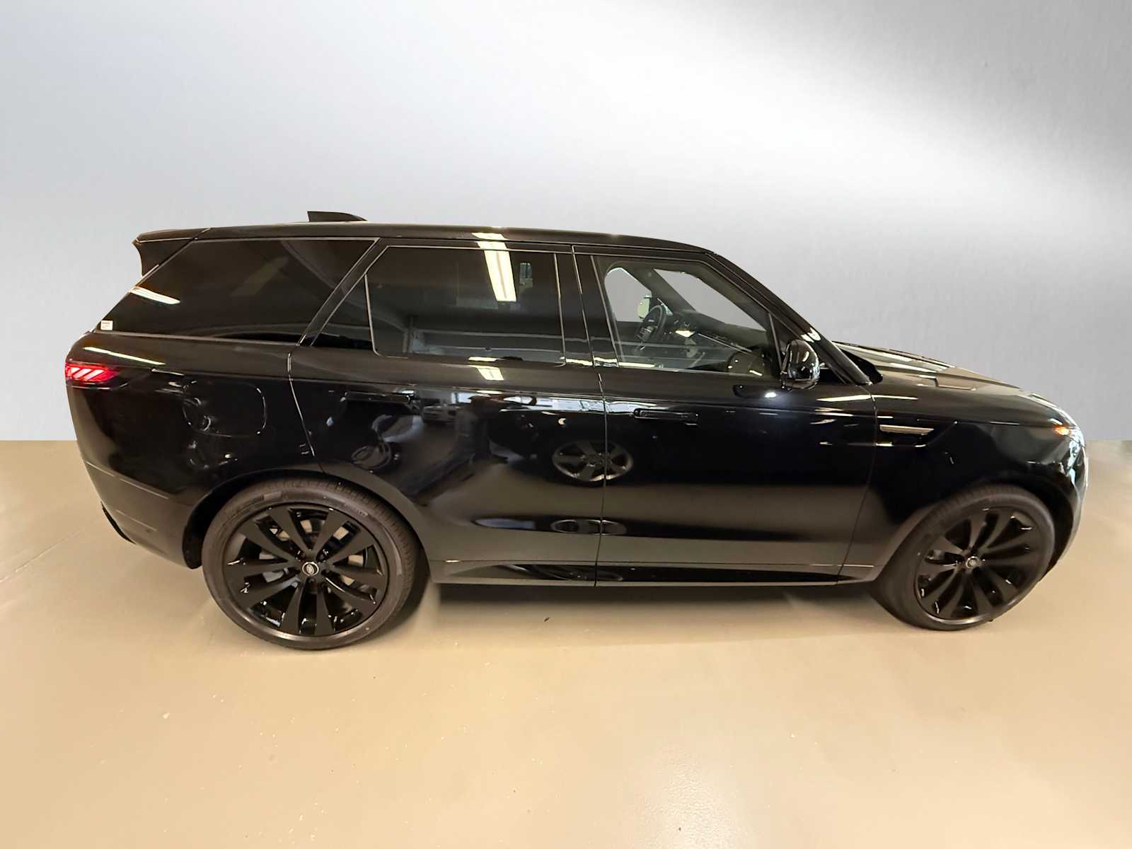 Image 6 of 2025 Land Rover Range Sport P530 Dynamic SE SUV