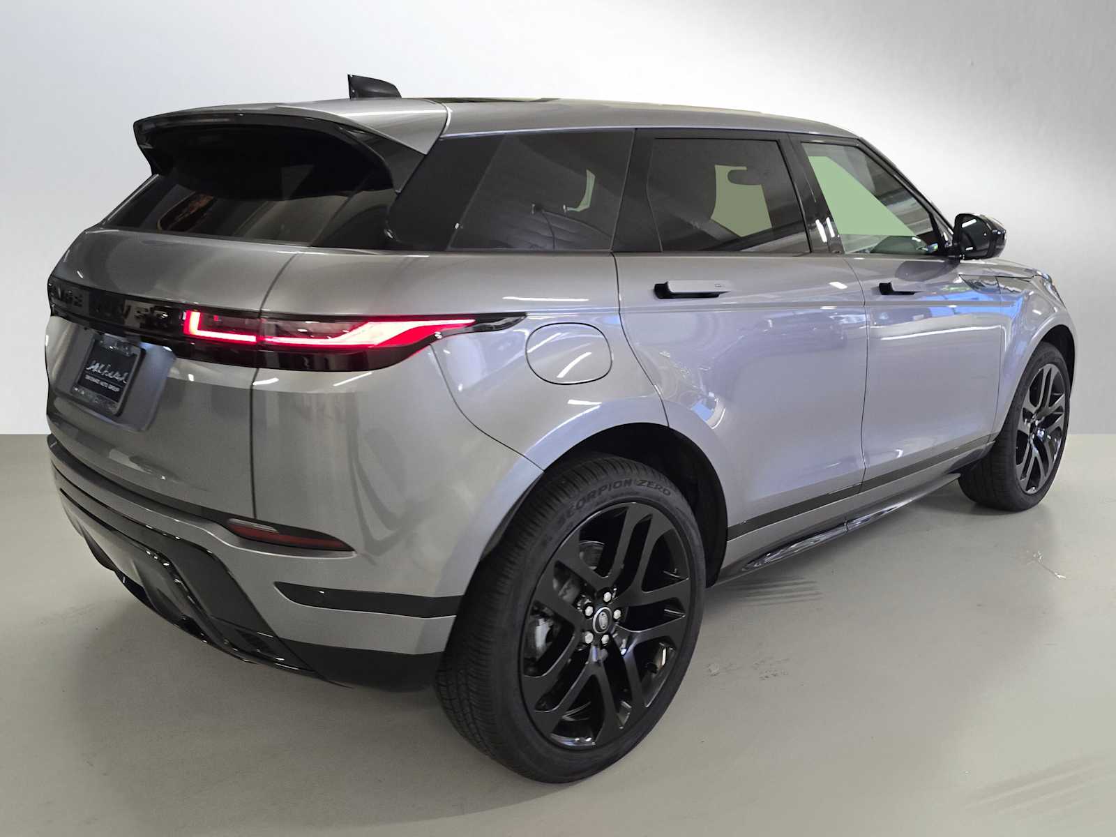 2024 Land Rover Range Rover Evoque Dynamic SE photo 3