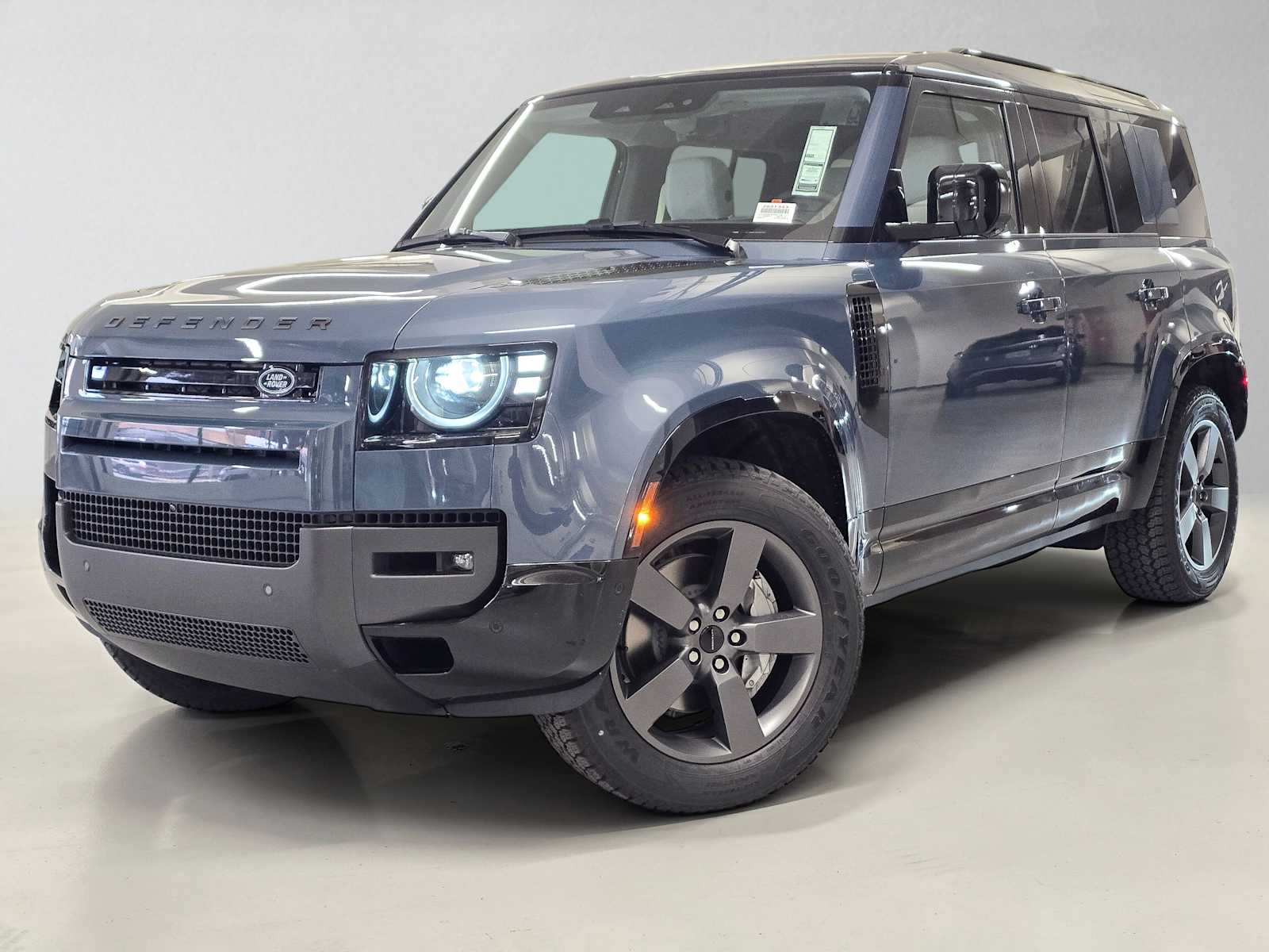 2026 Land Rover Defender 110 X-Dynamic SE P400's photo