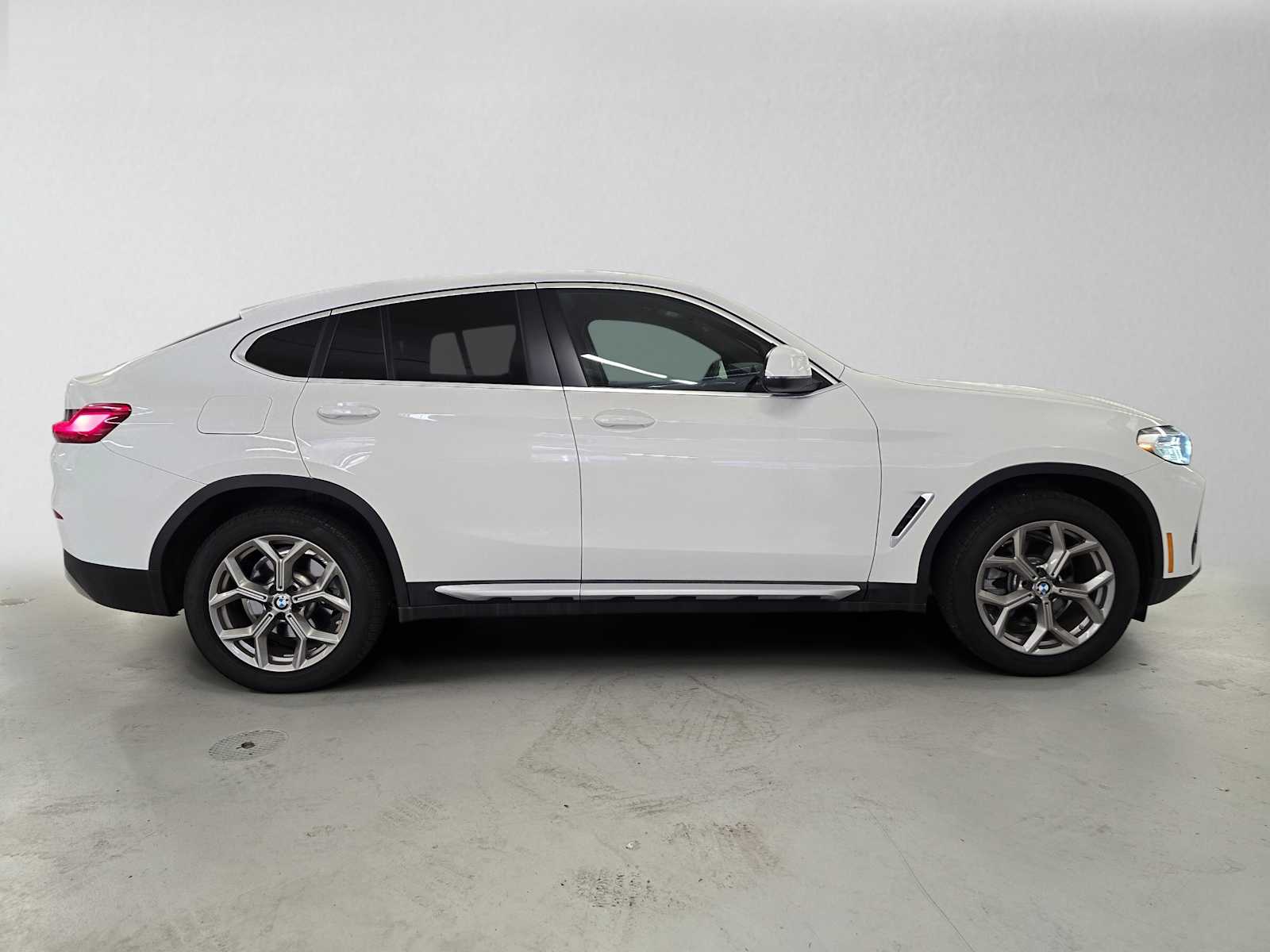 2025 BMW X4 30i - Photo 6