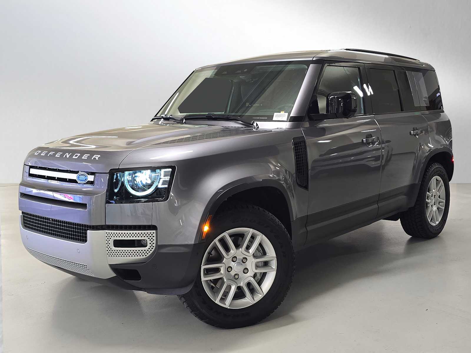 2024 Land Rover Defender S 110 photo 3