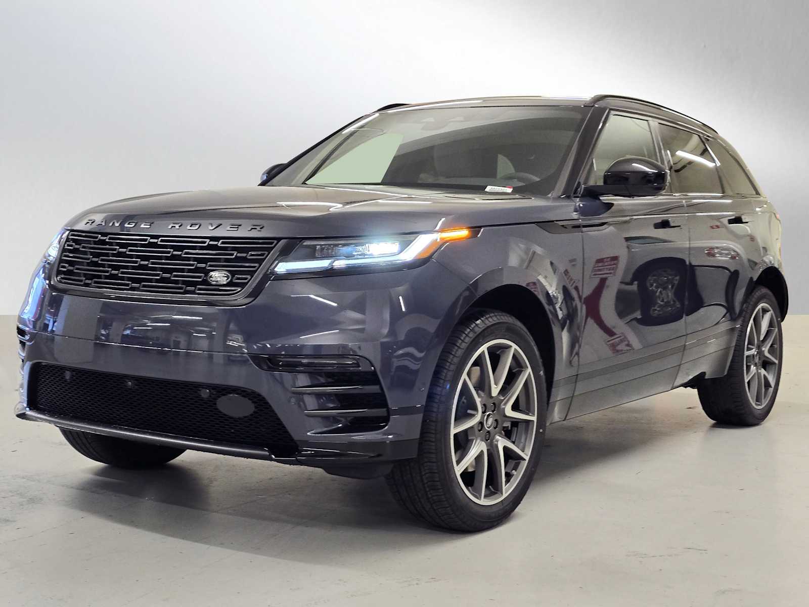 2026 Land Rover Range Rover Velar Dynamic SE's photo