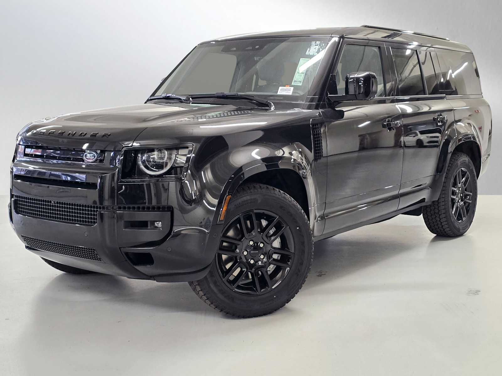 2026 Land Rover Defender 130 X-Dynamic SE P400's photo