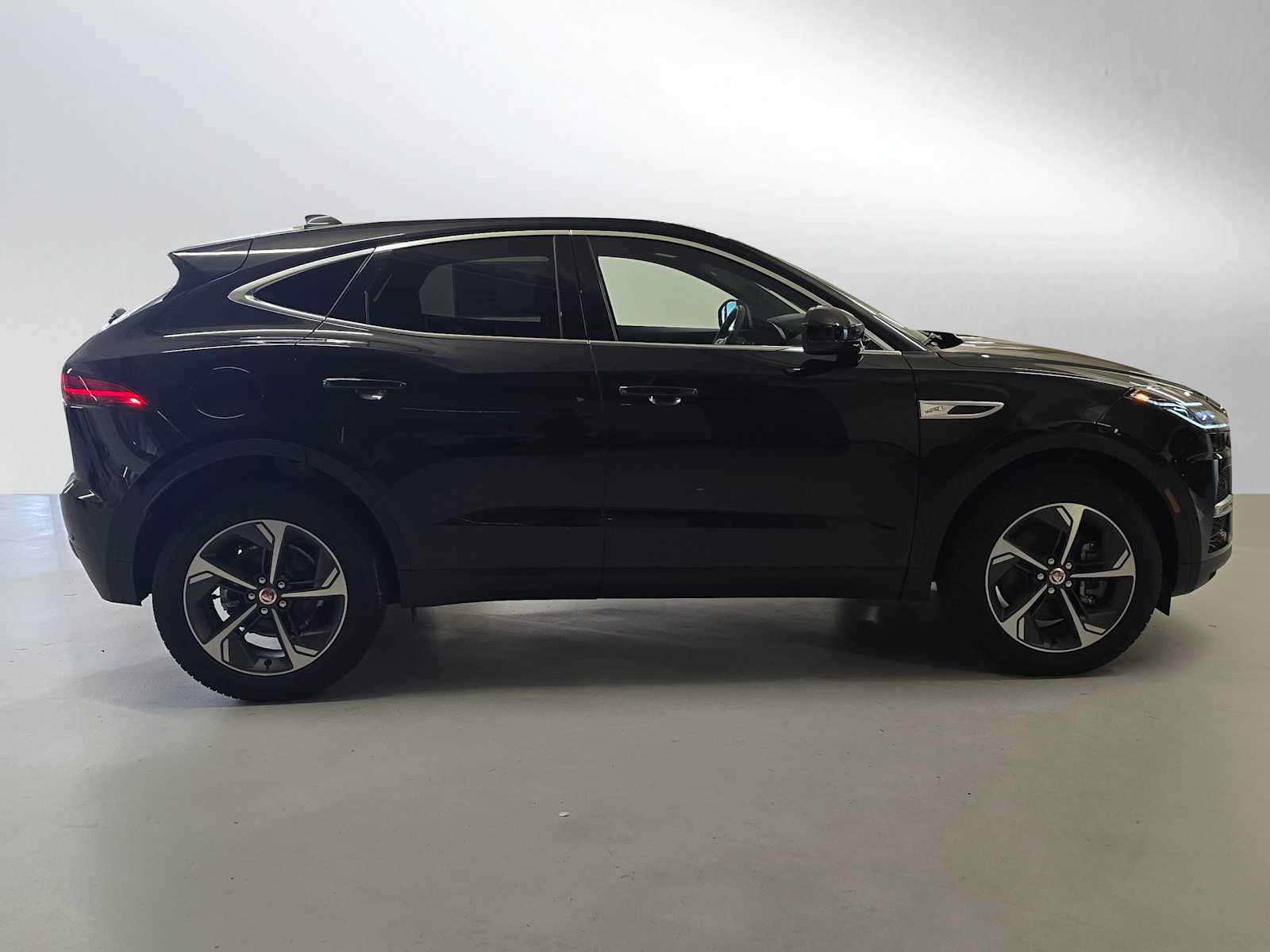 2023 Jaguar E-PACE P250 SE photo 2