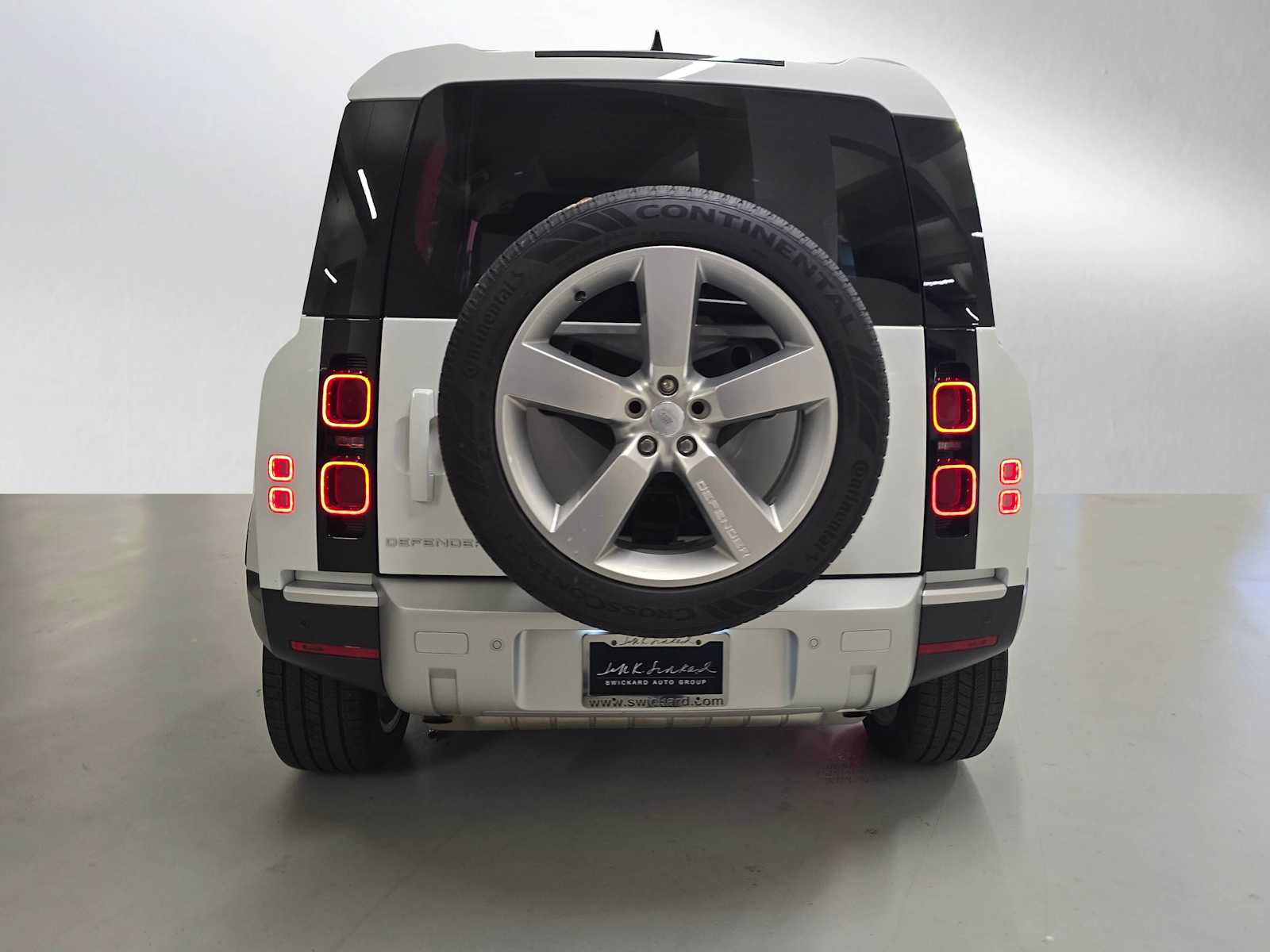 2024 Land Rover Defender S 110 photo 4
