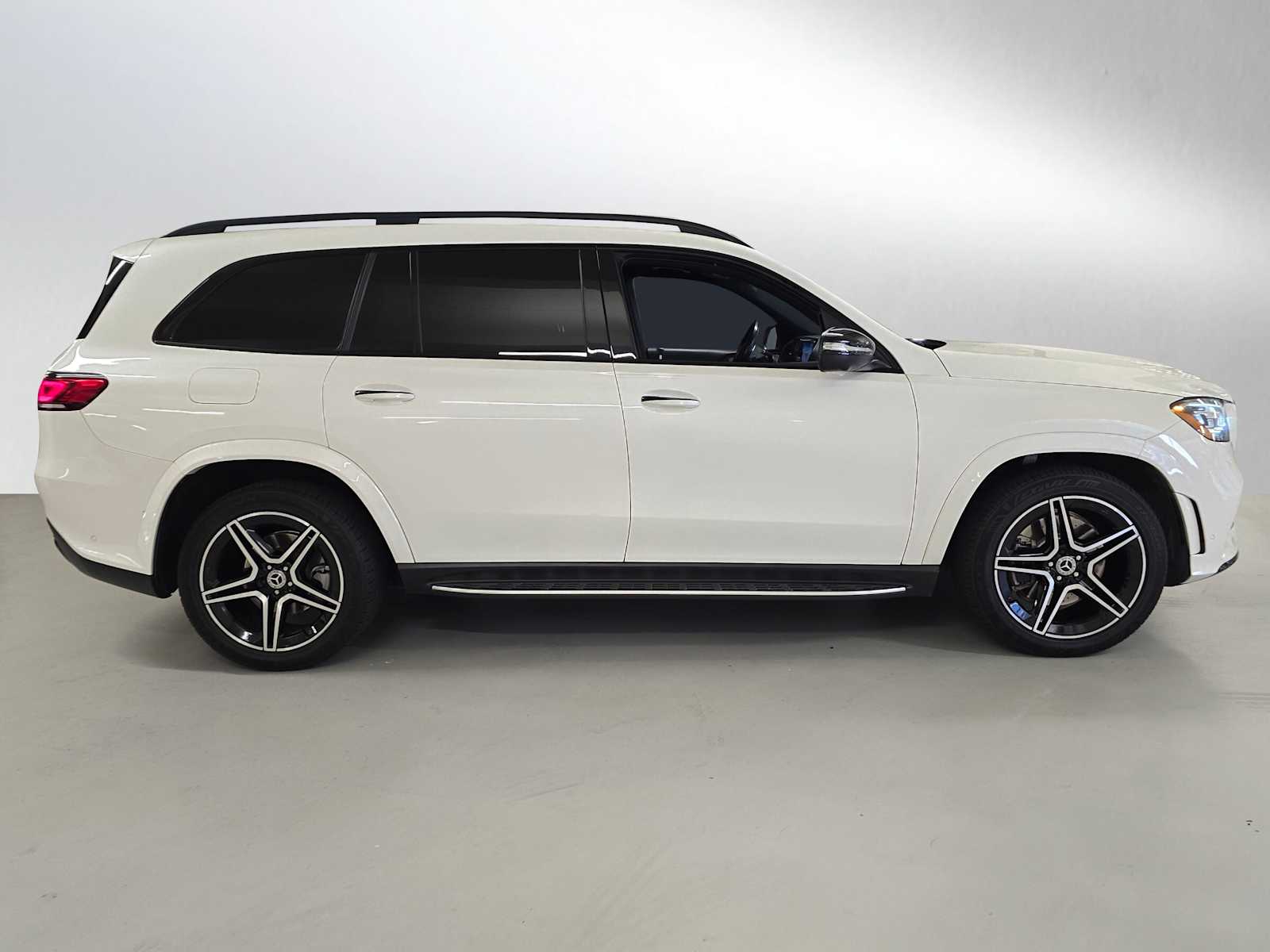 2022 Mercedes Benz GLS 450 4MATIC photo 2
