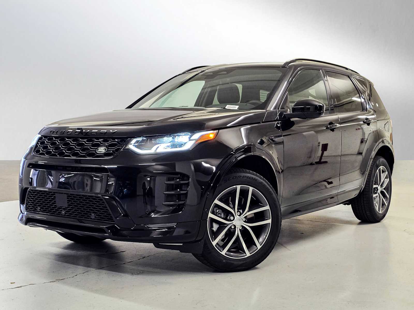 2025 Land Rover Discovery Sport Dynamic SE's photo