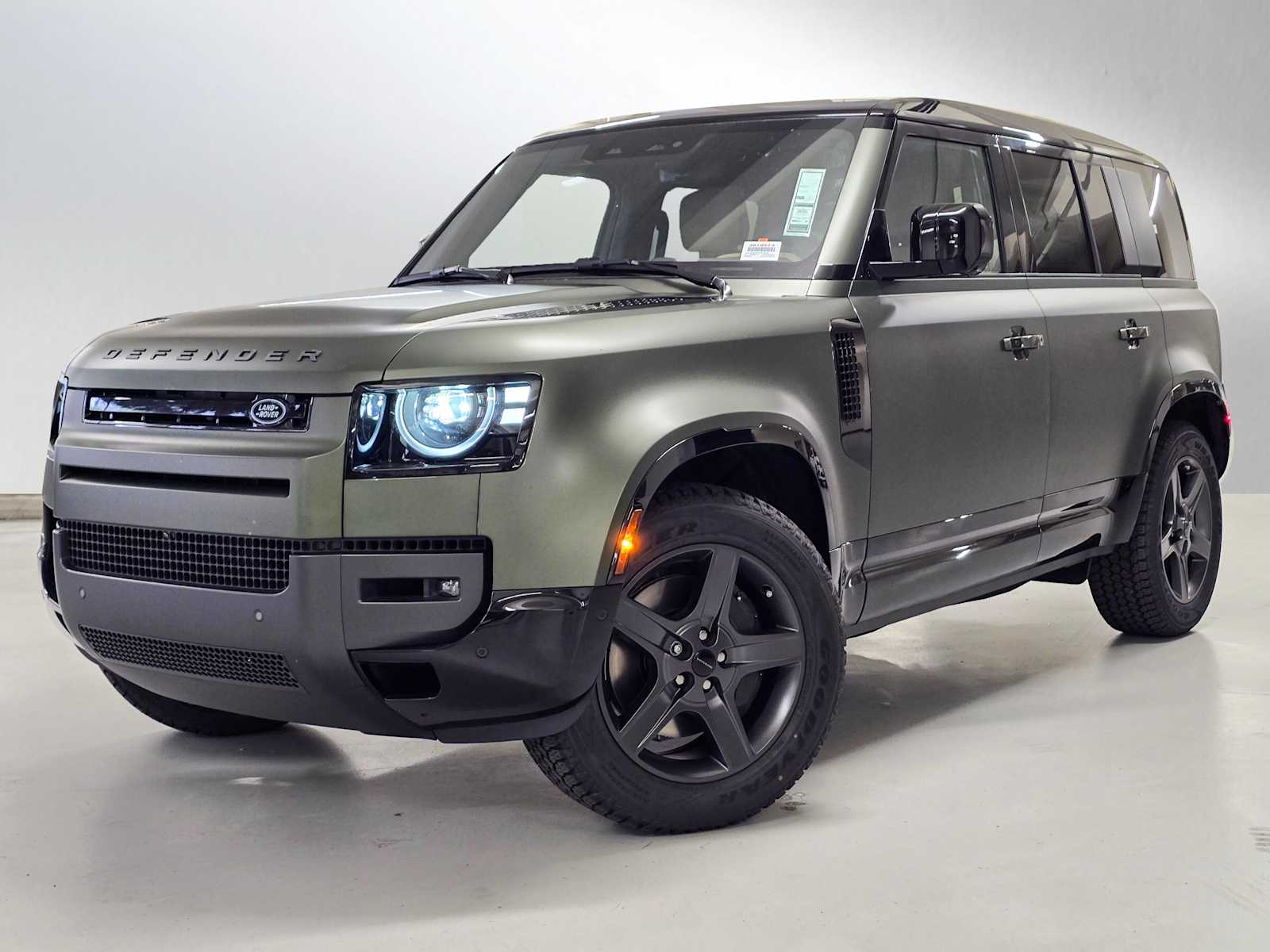 2026 Land Rover Defender 110 X-Dynamic SE P500's photo