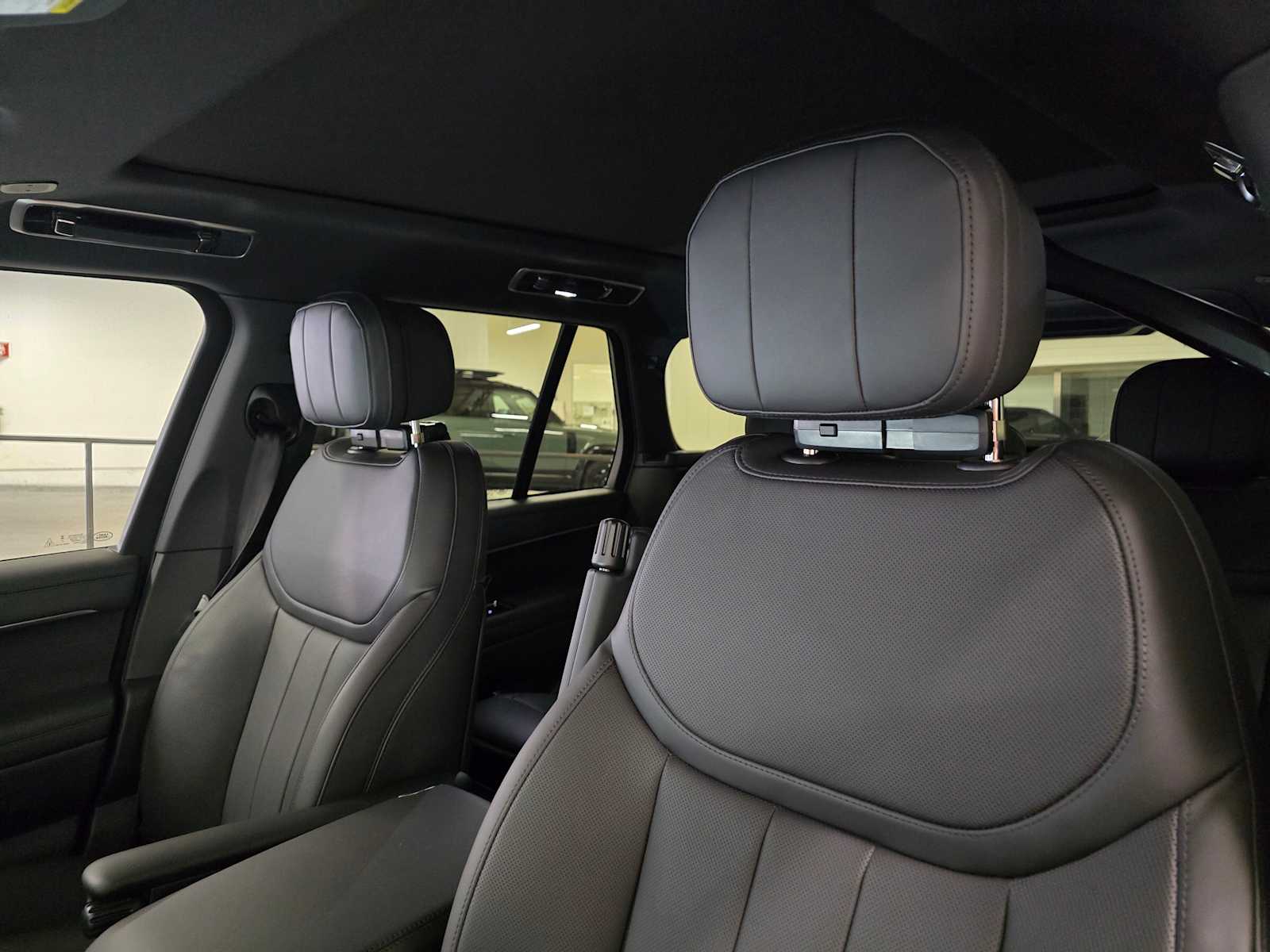 2026 Land Rover Range Rover SE - Photo 23