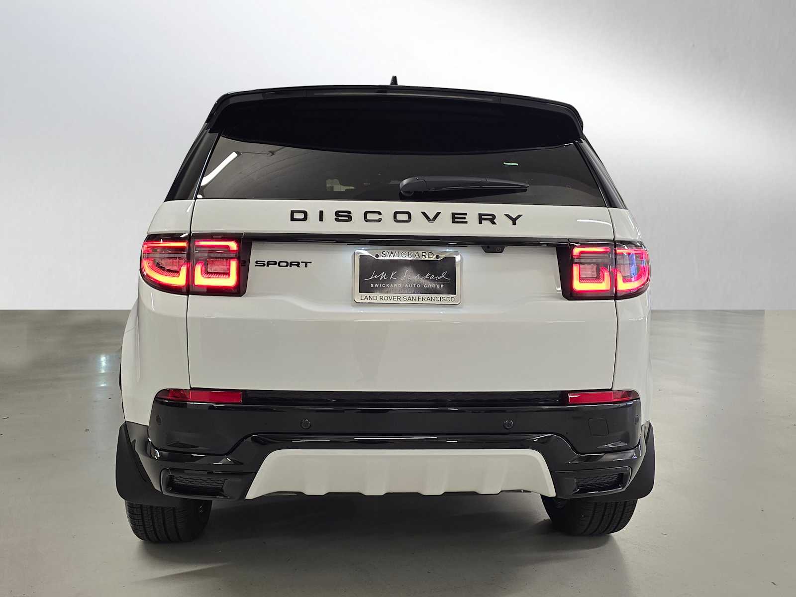 2025 Land Rover Discovery Sport Dynamic SE photo 4