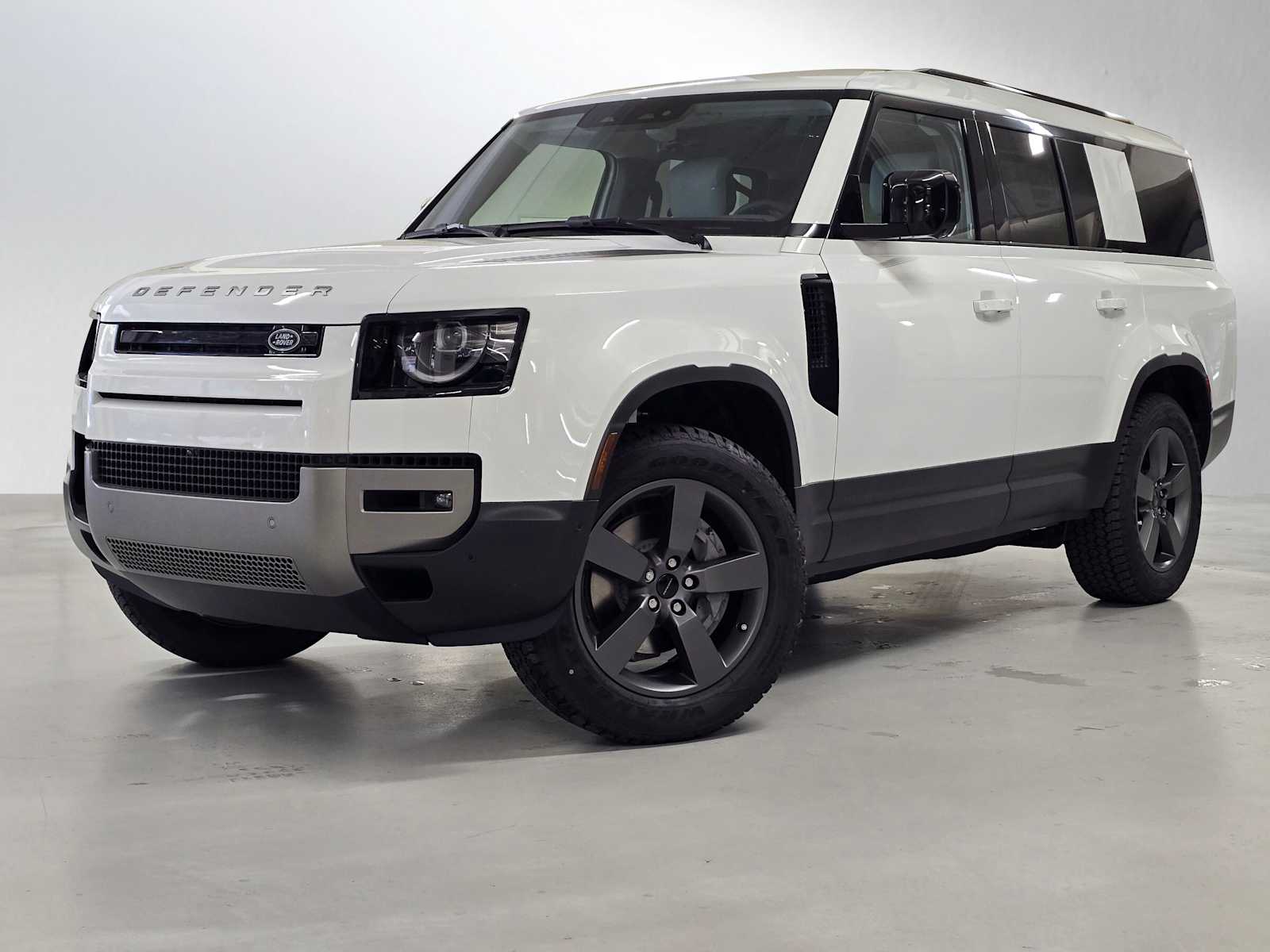 2026 Land Rover Defender 130 S P300's photo