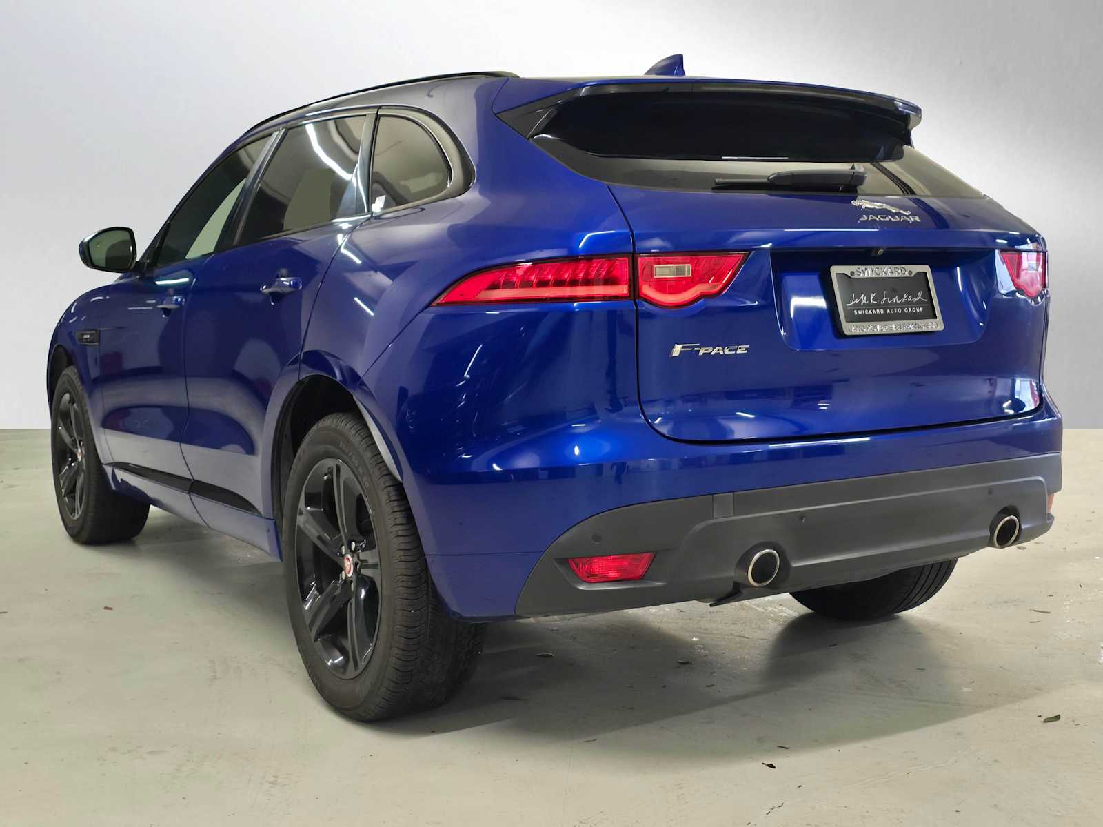 2018 Jaguar F-PACE R-Sport photo 3