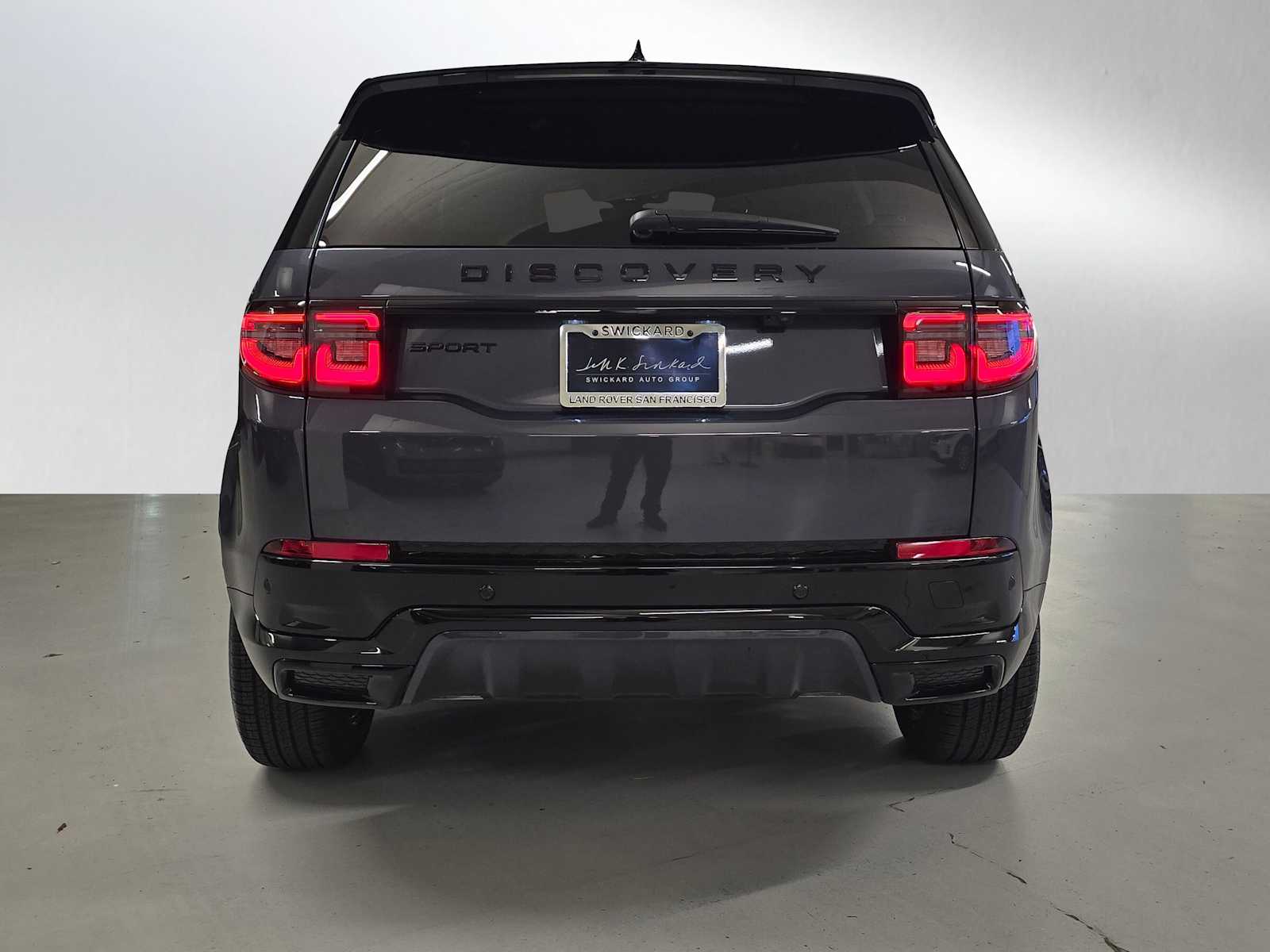 2025 Land Rover Discovery Sport Dynamic SE photo 3