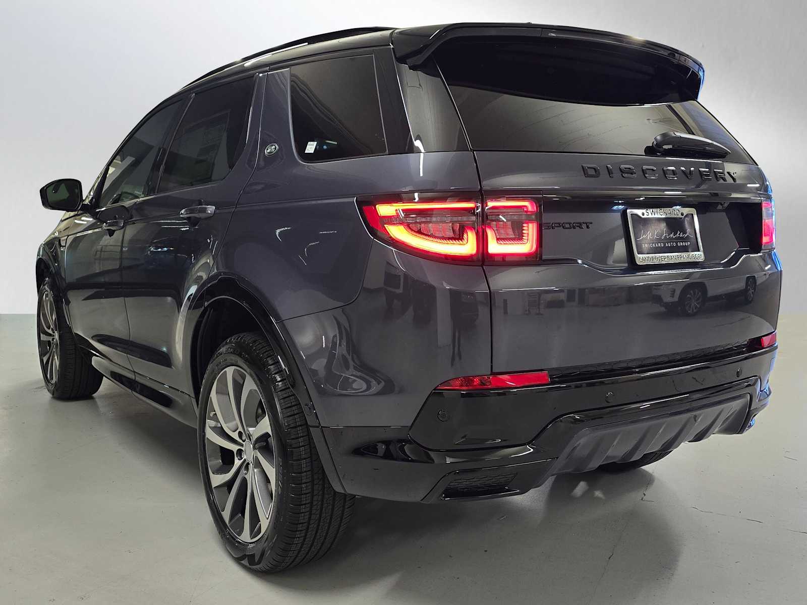 2025 Land Rover Discovery Sport Dynamic SE photo 2