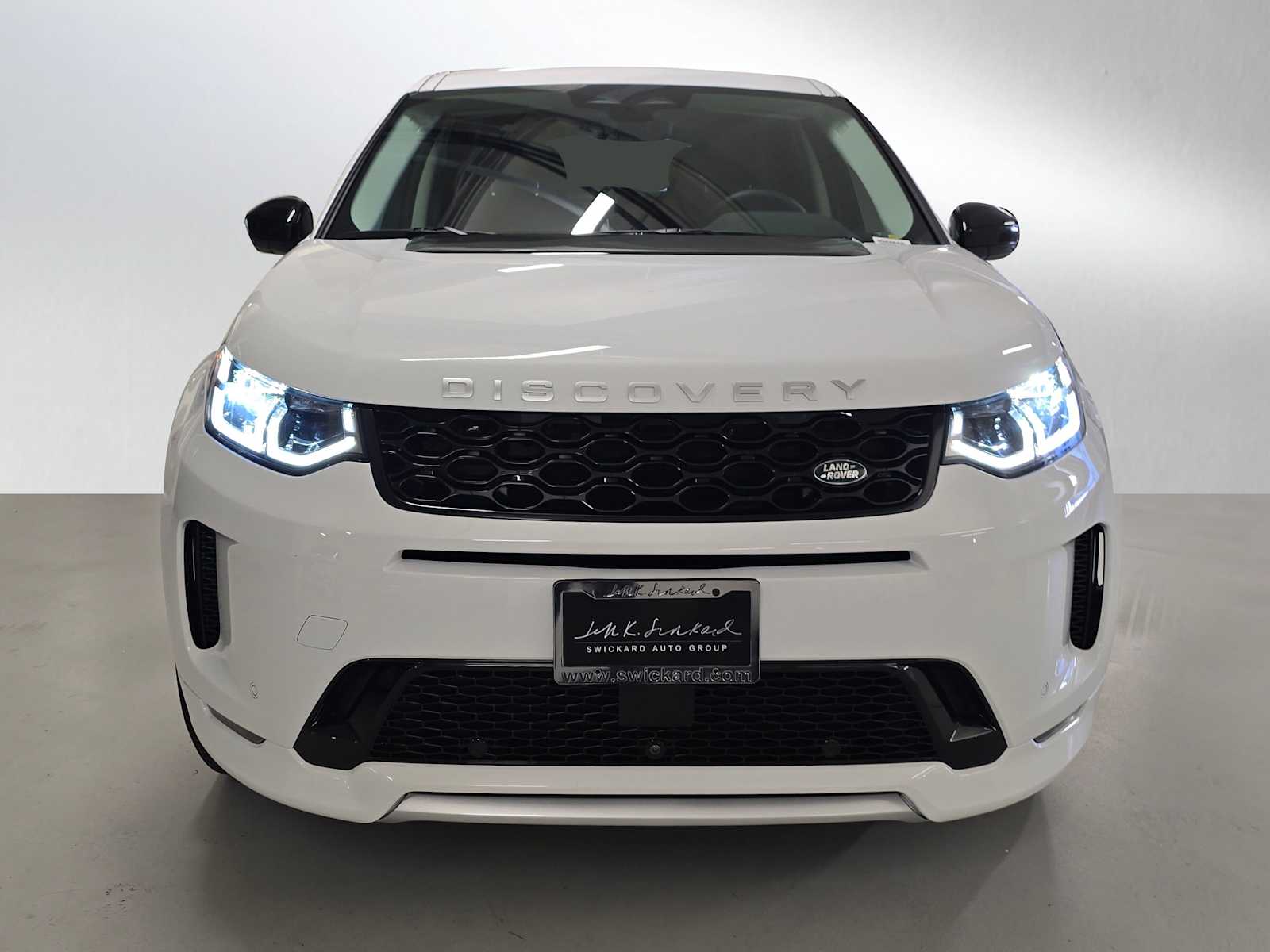2025 Land Rover Discovery Sport S photo 2