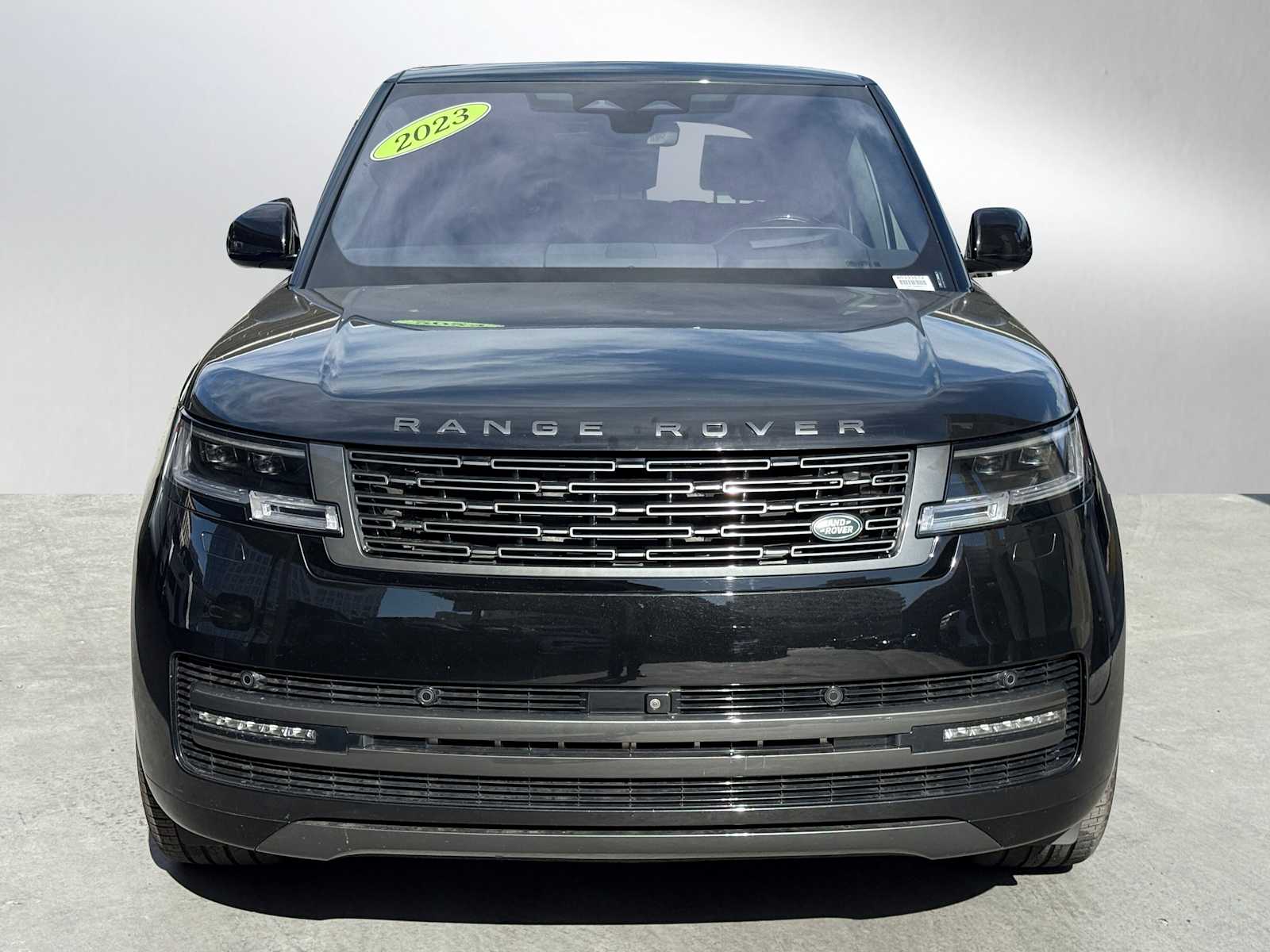 2023 Land Rover Range Rover SE photo 2