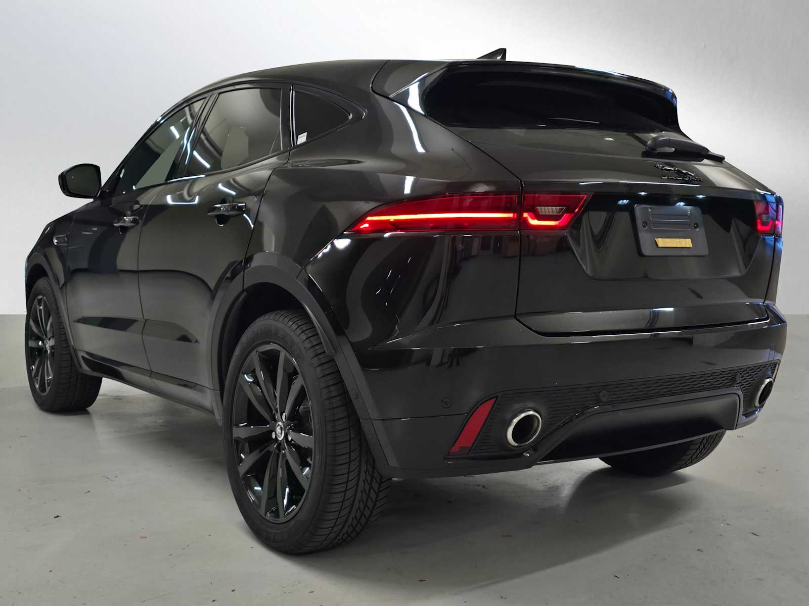 2024 Jaguar E-PACE P250 R-Dynamic SE photo 3