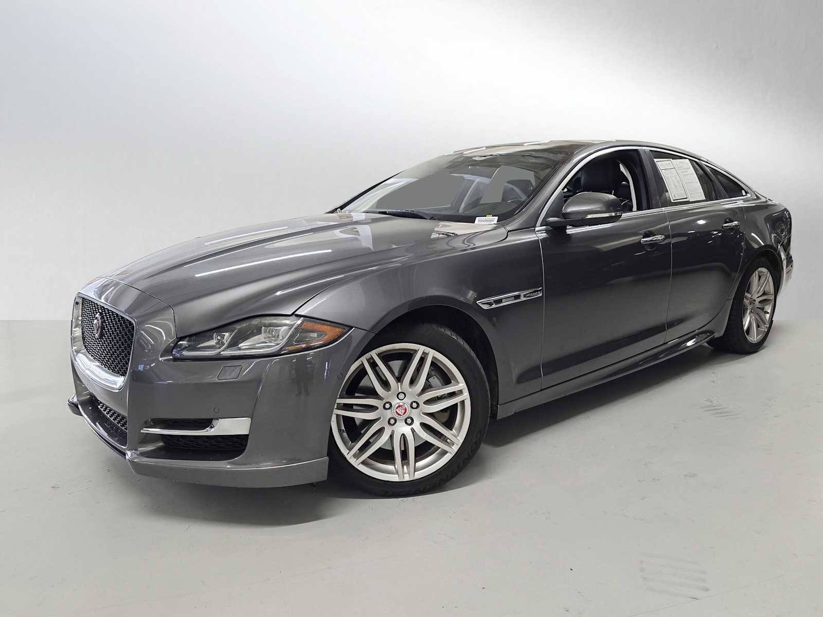 2019 Jaguar XJ R-Sport photo 3