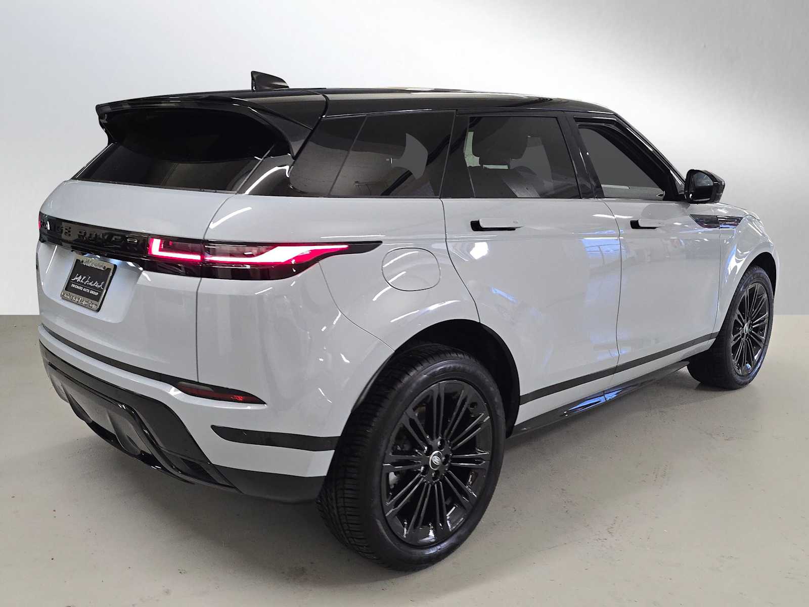 2024 Land Rover Range Rover Evoque Dynamic SE photo 2