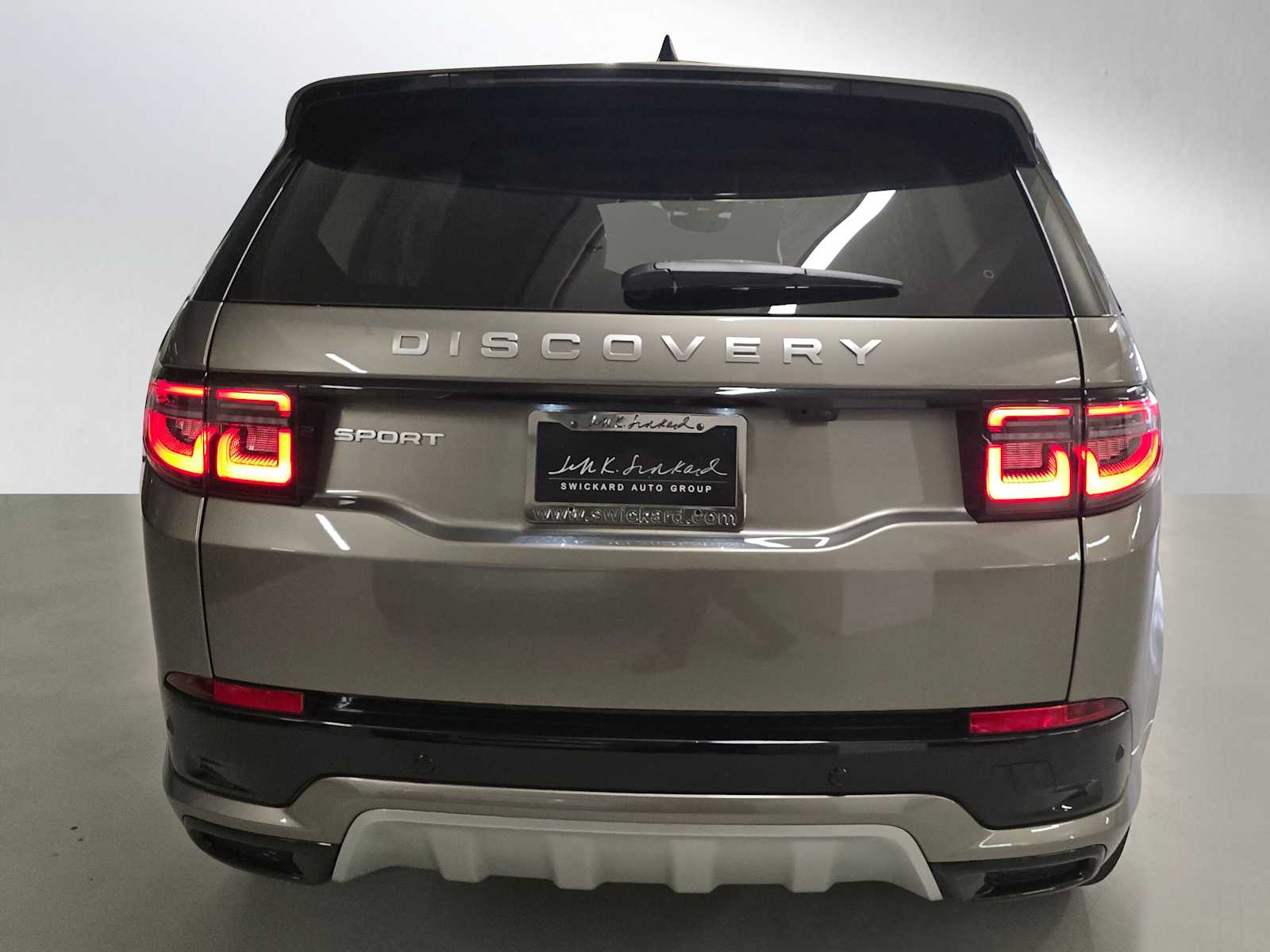 2025 Land Rover Discovery Sport S photo 4