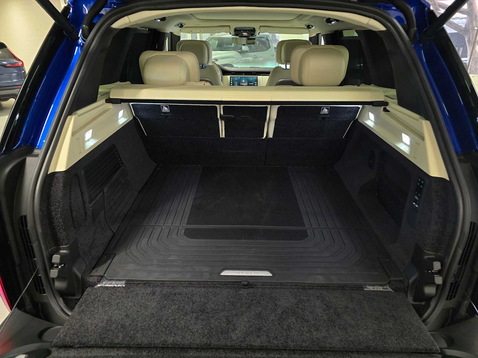 2025 Land Rover Range Rover SV - Photo 16