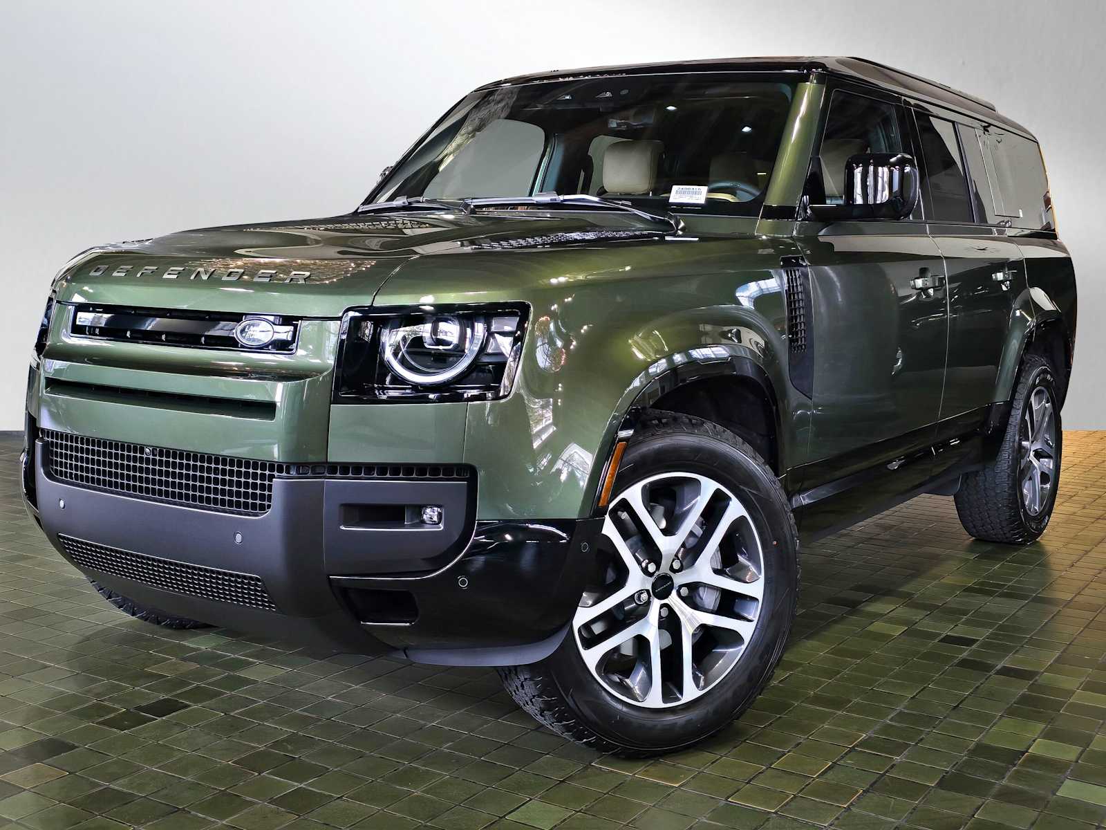2026 Land Rover Defender X-Dynamic SE's photo
