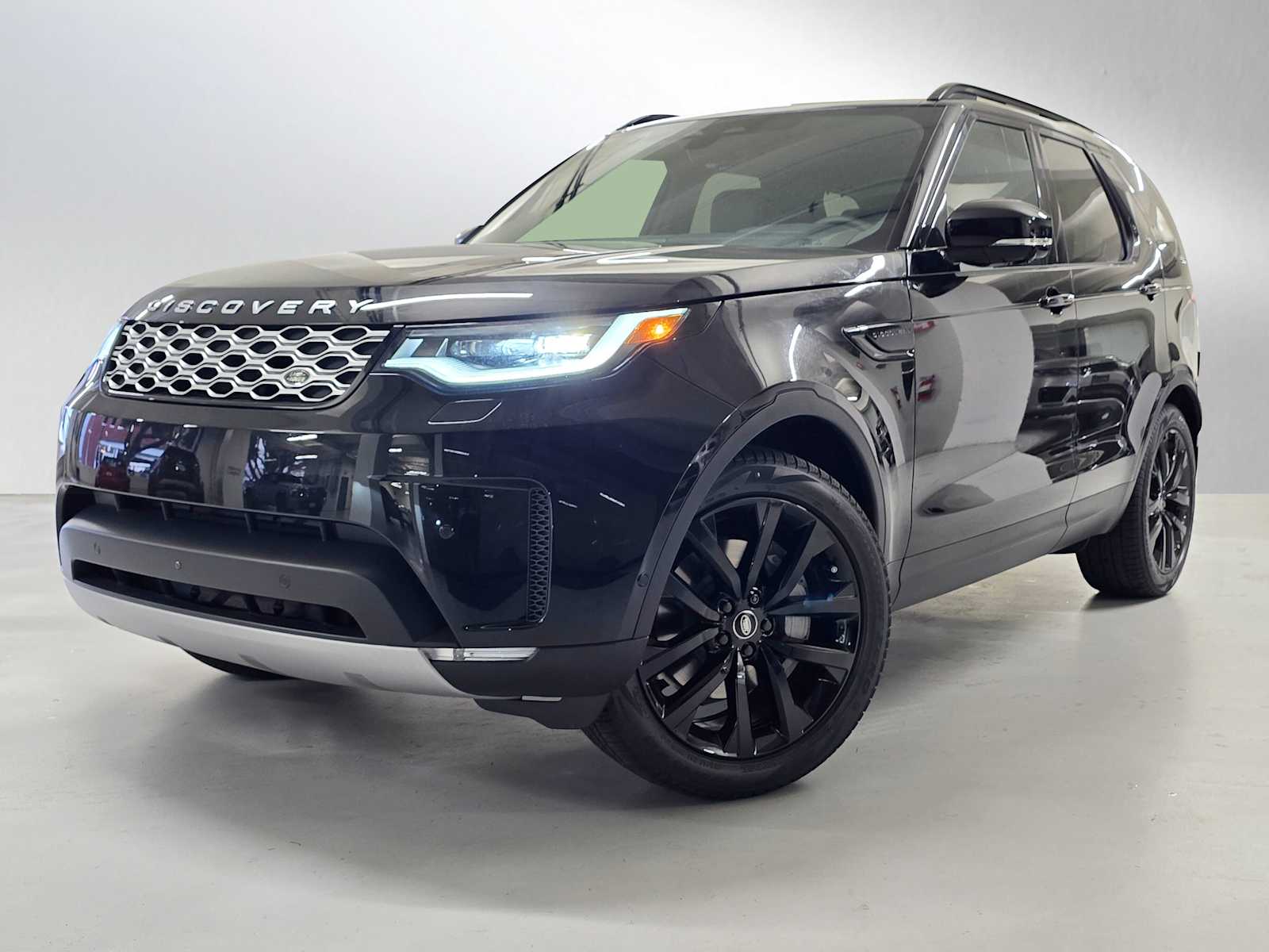 2026 Land Rover Discovery S SUV's photo