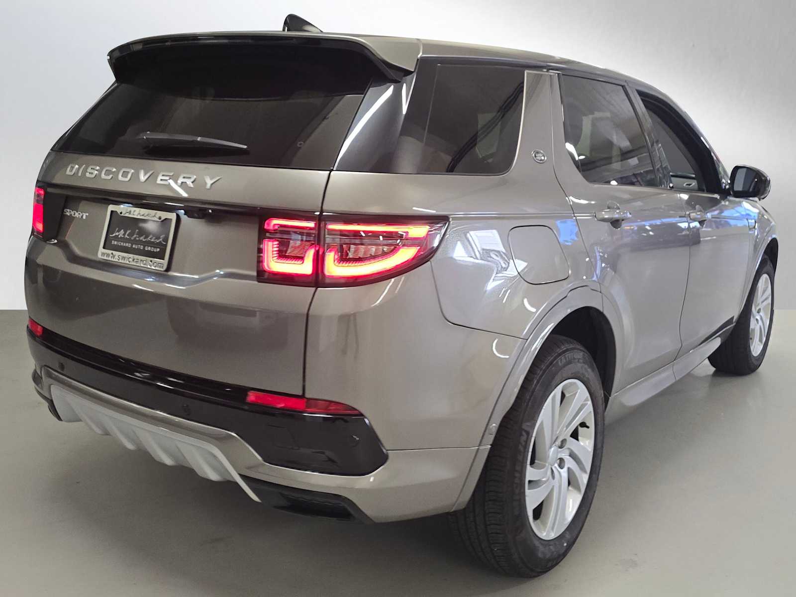 2025 Land Rover Discovery Sport S photo 3