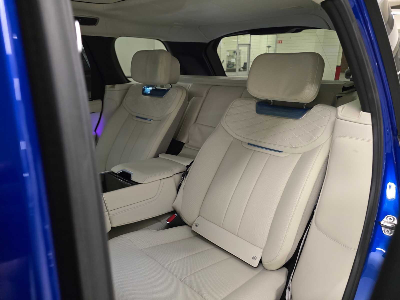 2025 Land Rover Range Rover SV - Photo 19