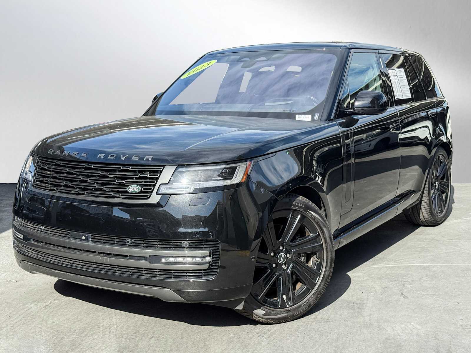 2023 Land Rover Range Rover SE photo 3