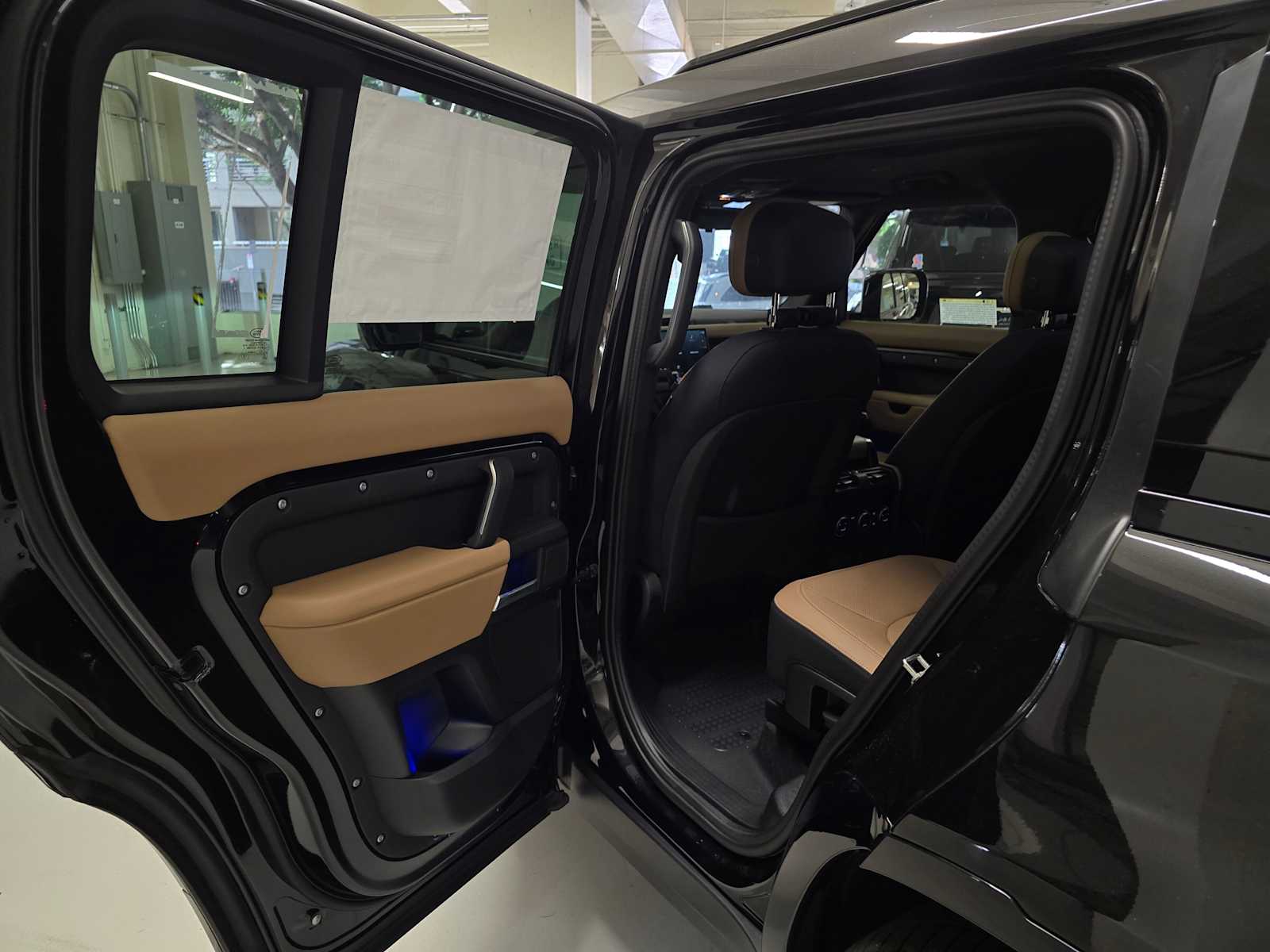 2025 Land Rover Defender X - Photo 17
